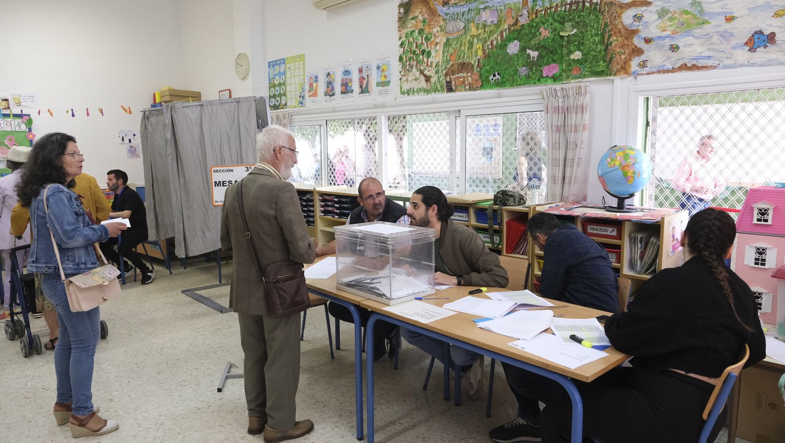 Imágenes de las votaciones en las Elecciones Municipales 2023, en Almería capital