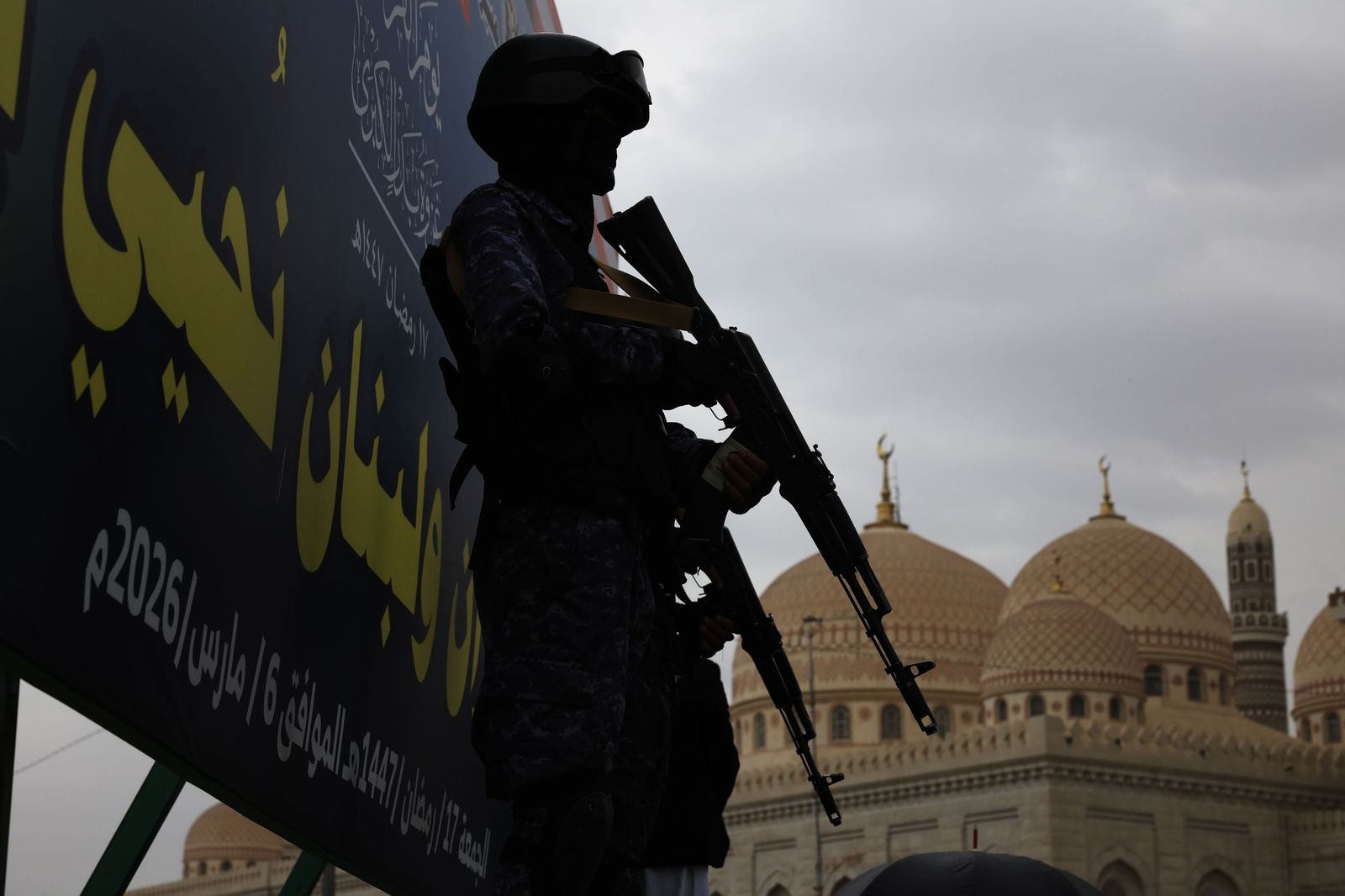 Galería Gráfica: Otra jornada de misiles, fuego, humo y militarización en Oriente Medio