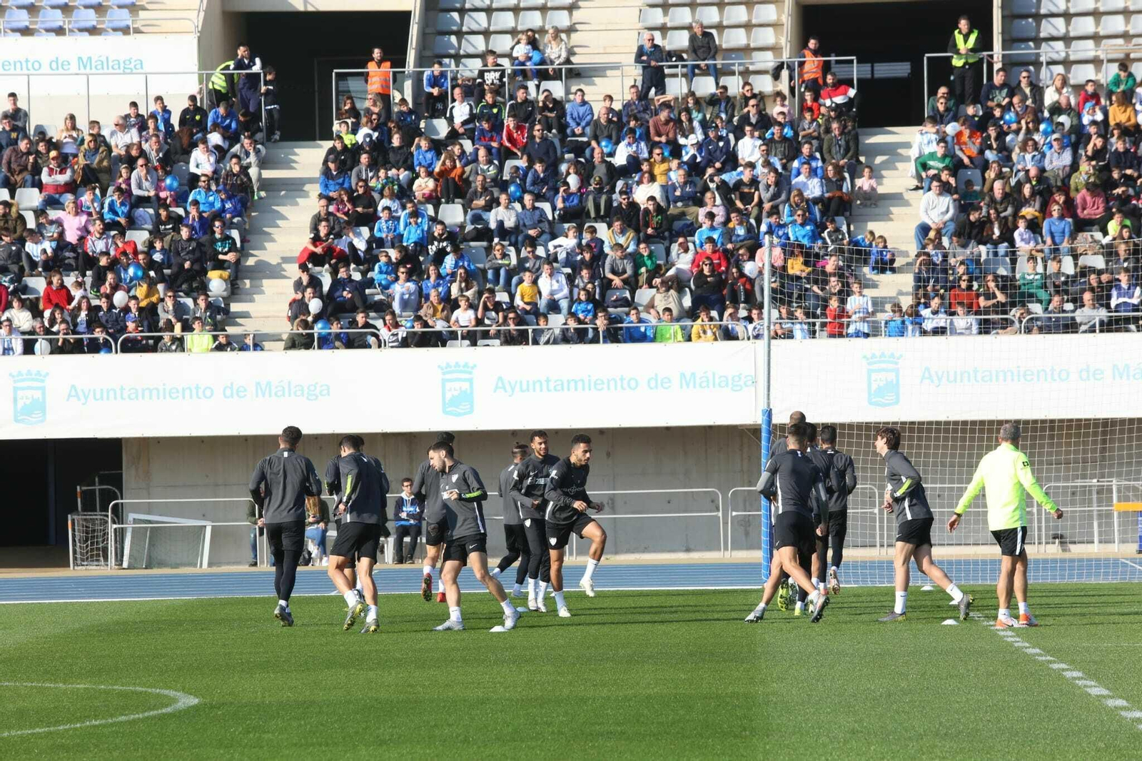 Las fotos del entrenamiento del Málaga a puerta abierta Las fotos del entrenamiento del Málaga a puerta abierta
