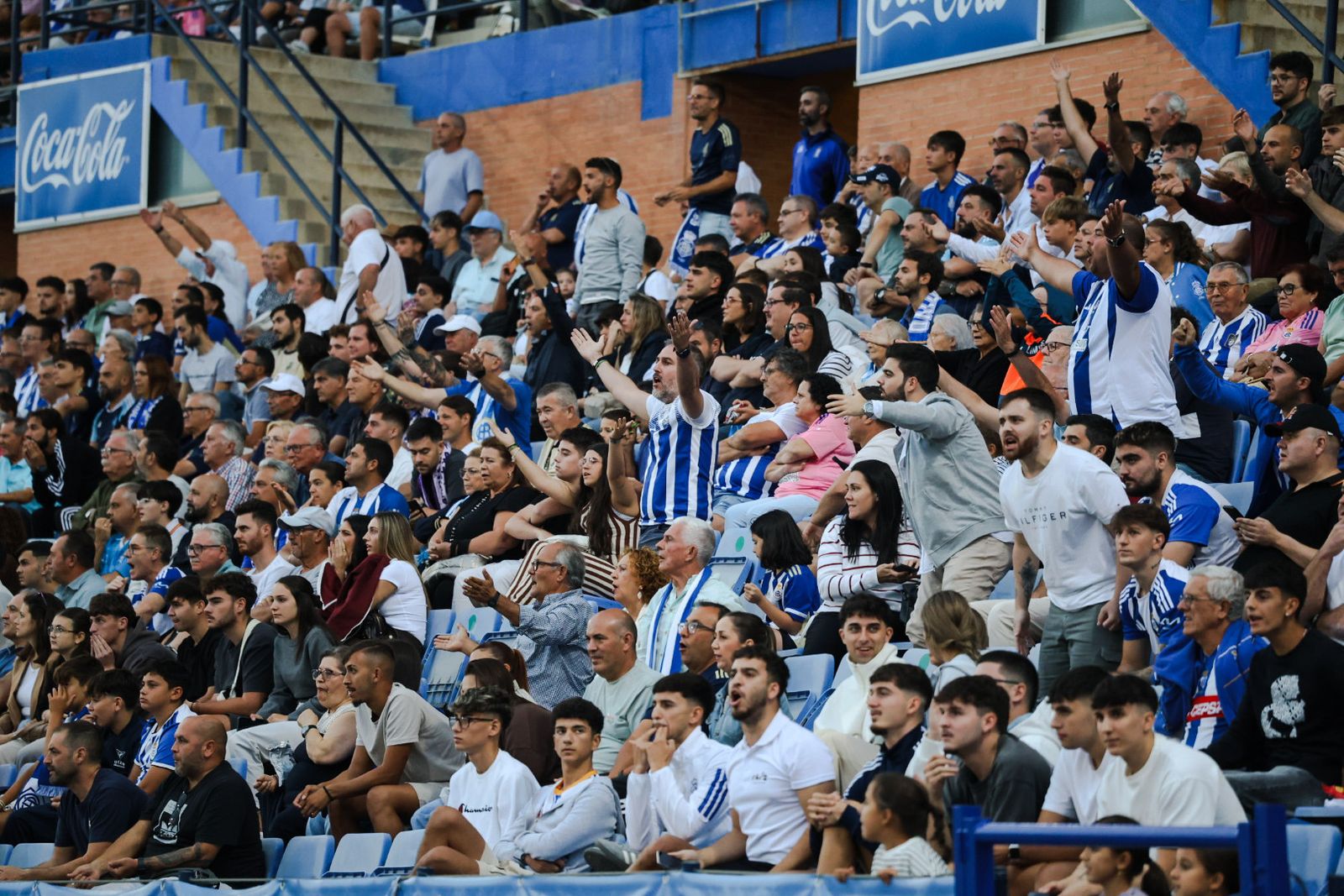 Búscate en las gradas del Nuevo Colombino en el Recre- Linares