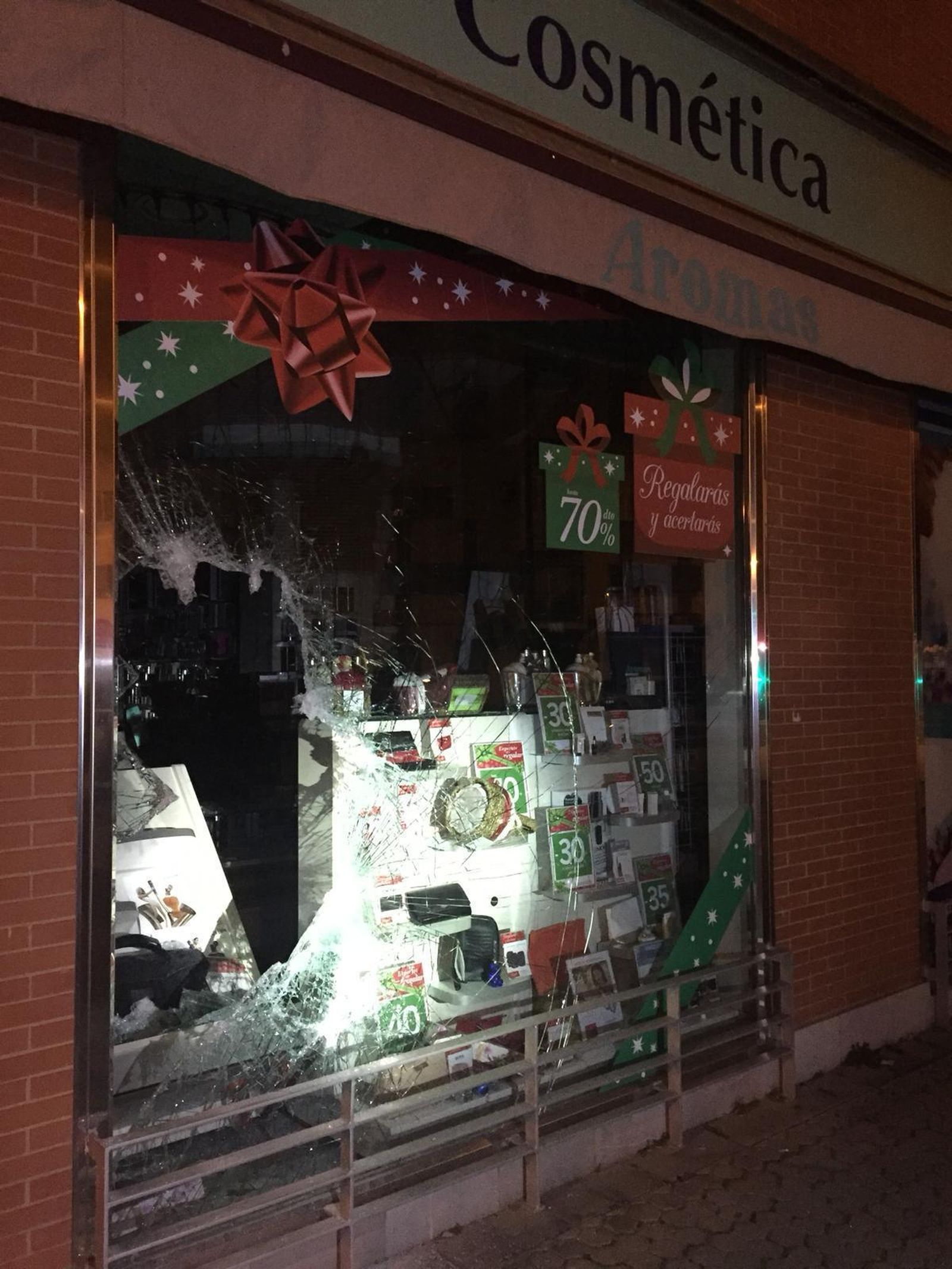 Imágenes del robo en la tienda de Aromas de Los Carteros