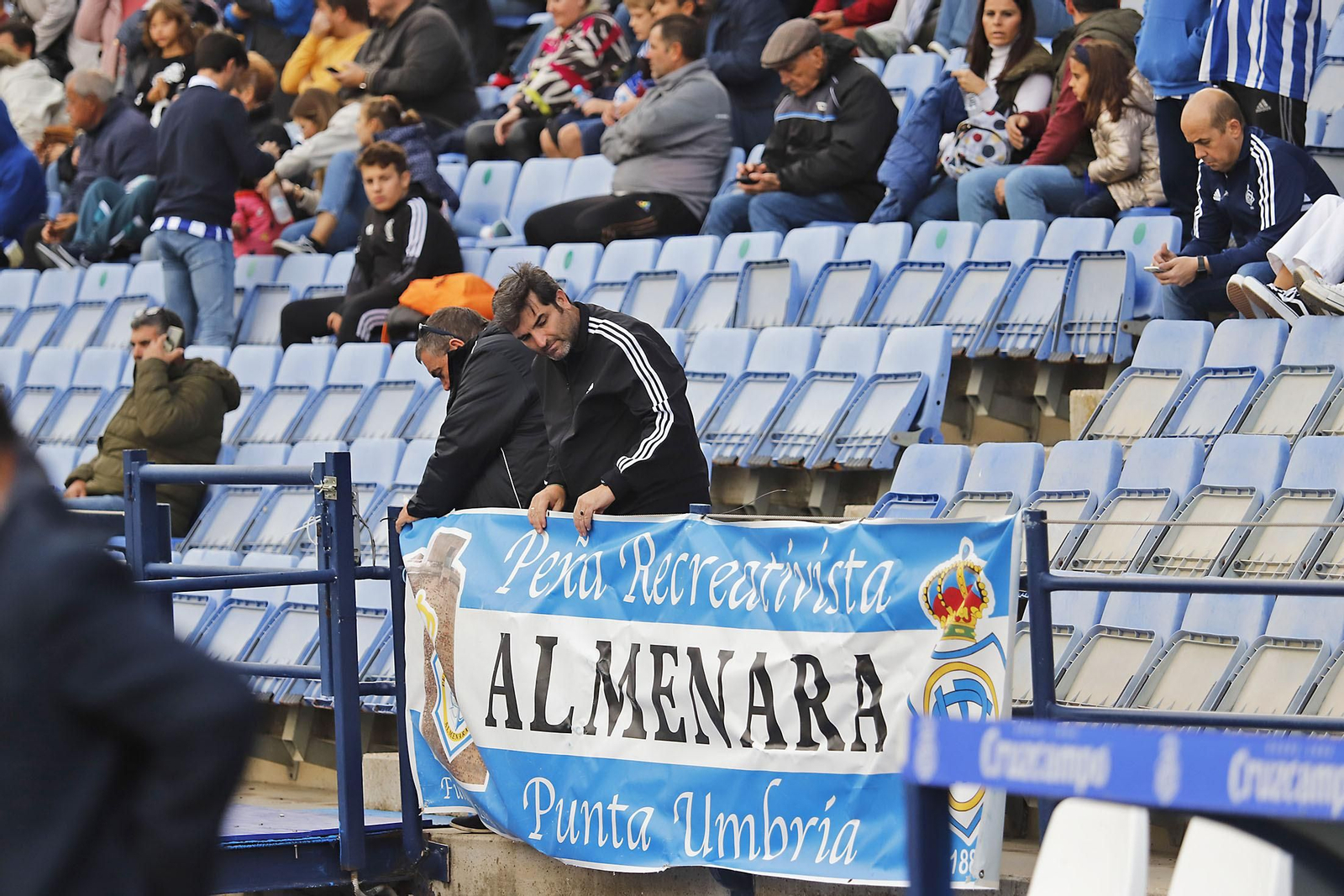 Imágenes del ambiente en el Recreativo de Huelva - San Fernando