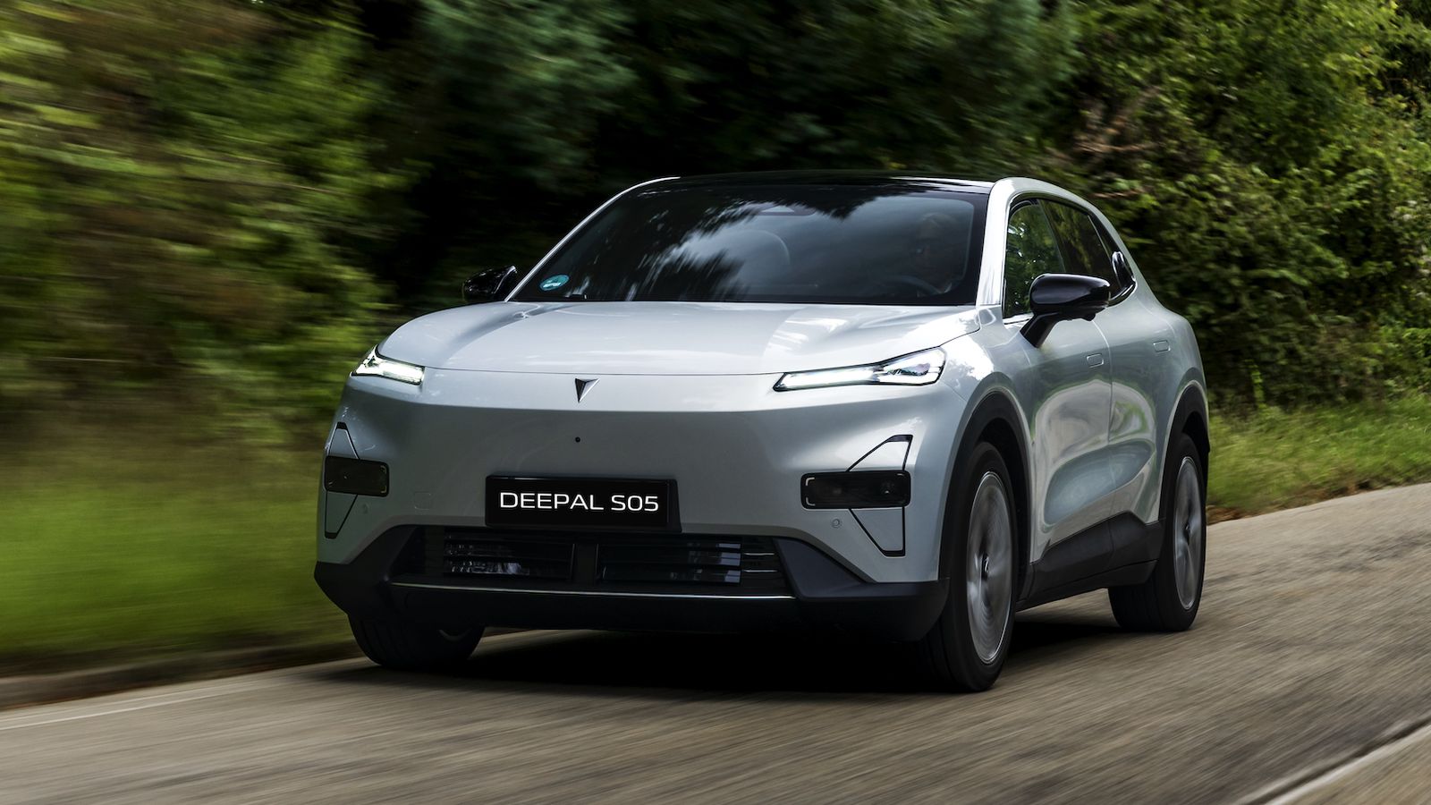 La diferencia de precio entre los dos acabados del S05 es de 3.000 euros que, a la vista del equipamiento adicional que lleva el más costoso, en muchos casos puede compensar pagar la diferencia.