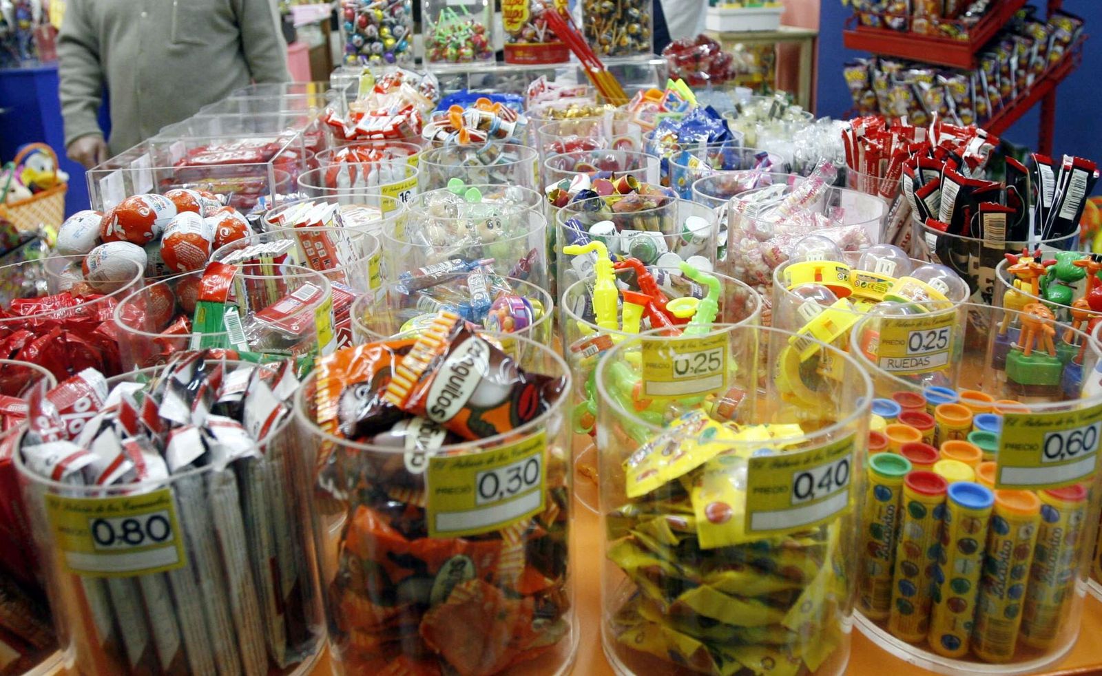 Chucherías a la venta en un establecimiento.