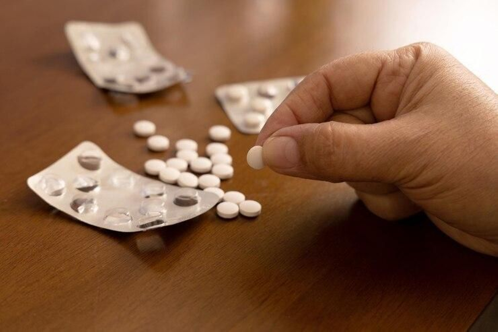 Medicamentos opioides para la tos y el dolor con benzodiacepinas, una mezcla potencialmente mortal