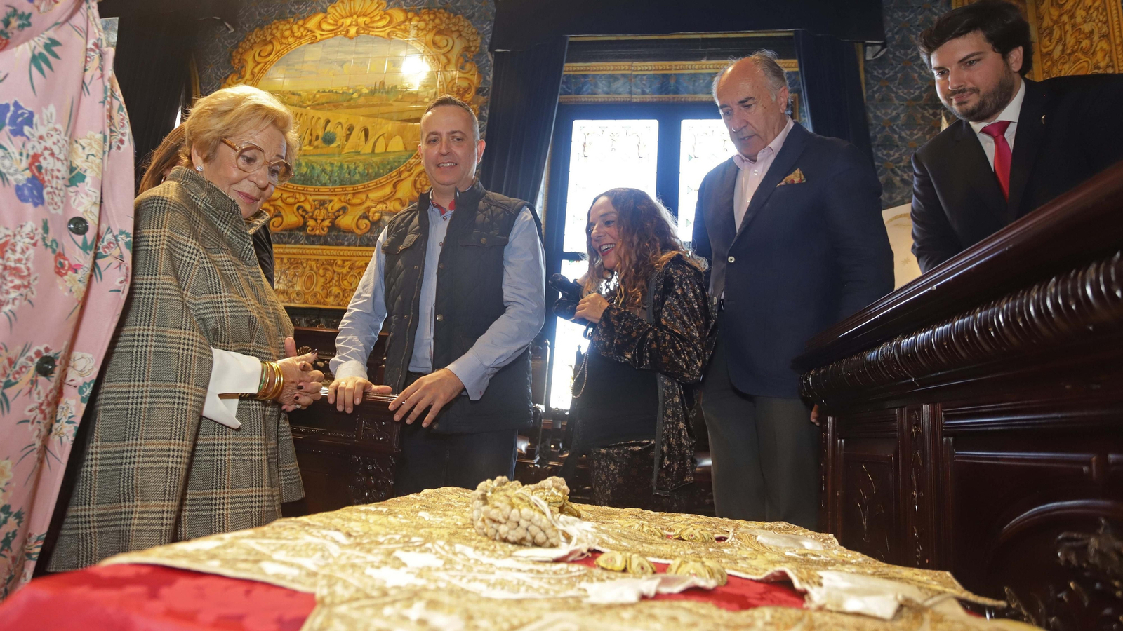 Fotos del traje donado por Miguelín a la Virgen de La Palma