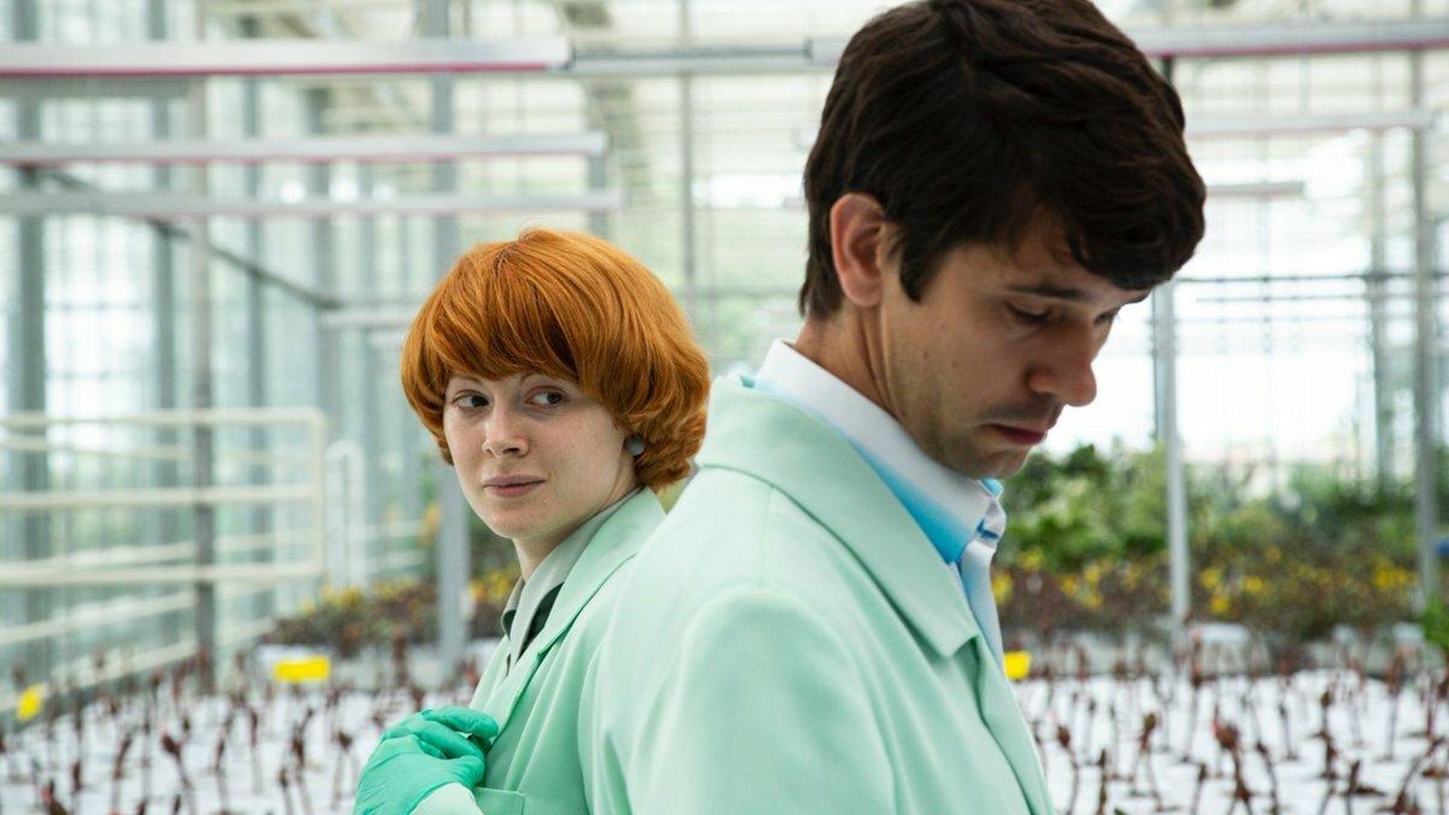 Emily Beecham y Ben Whishaw en ‘Little Joe’, de la austriaca Jessica Hausner.