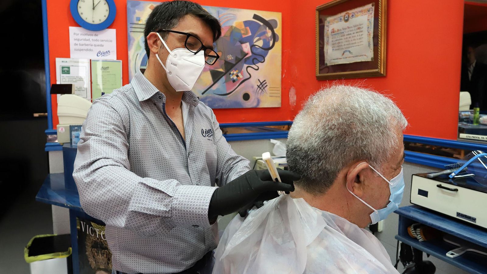 Las peluquerías concentran el mayor número de clientes en el inicio de la fase 0.