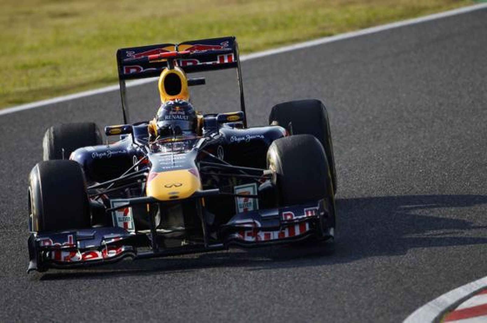 Sebastian Vettel gana en Suzuka su segundo mundial a cuatro carreras del final del campeonato. / Reuters