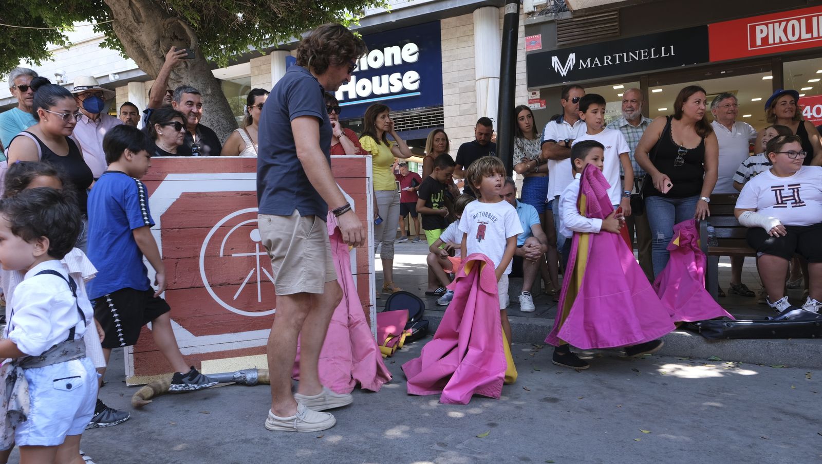 Imágenes de la exhibición de toreo de salón por la Escuela Taurina de Almería, en la Feria de Almería 2022