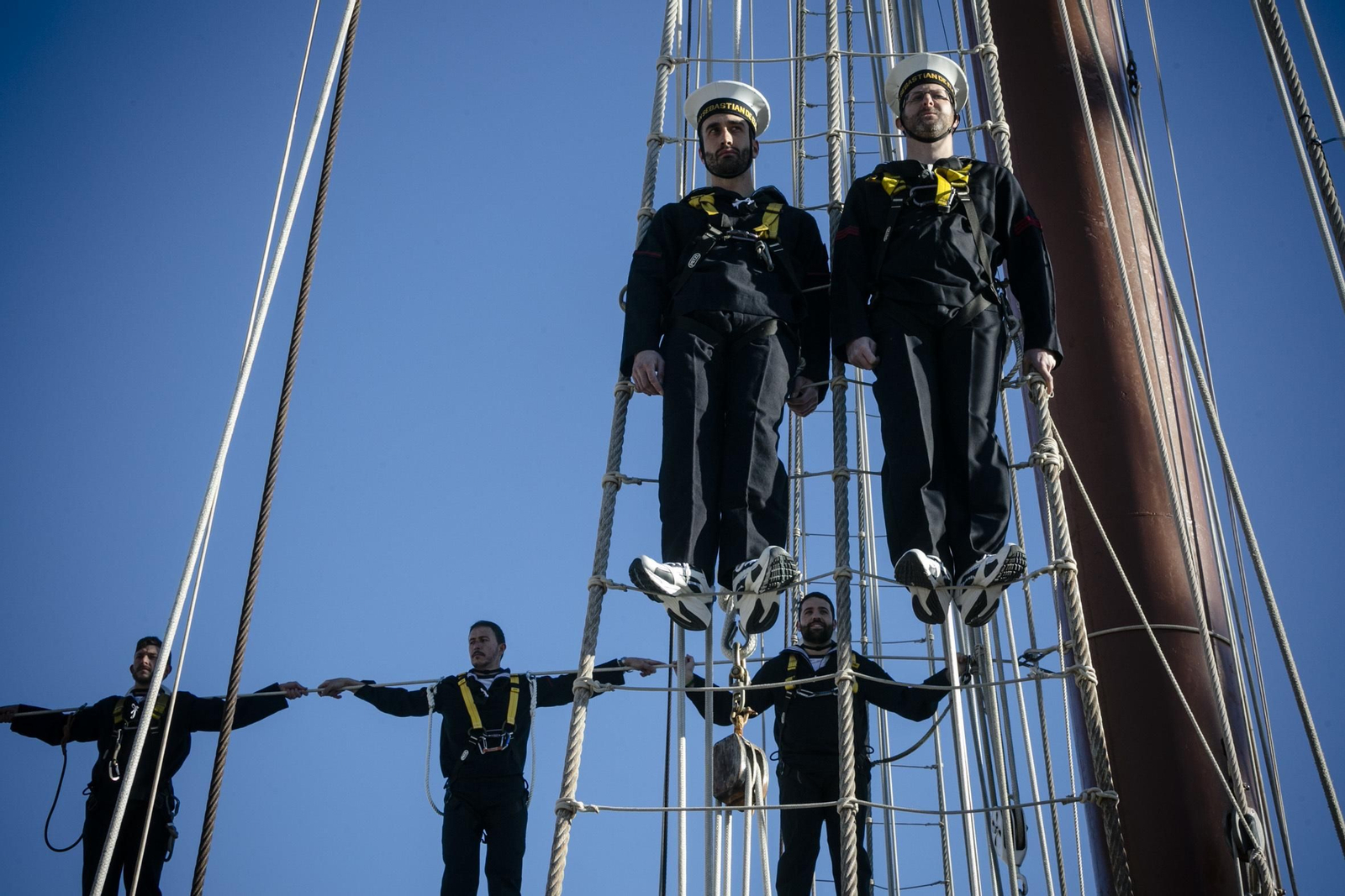 Elcano inicia su XCI crucero de instrucción en Cádiz