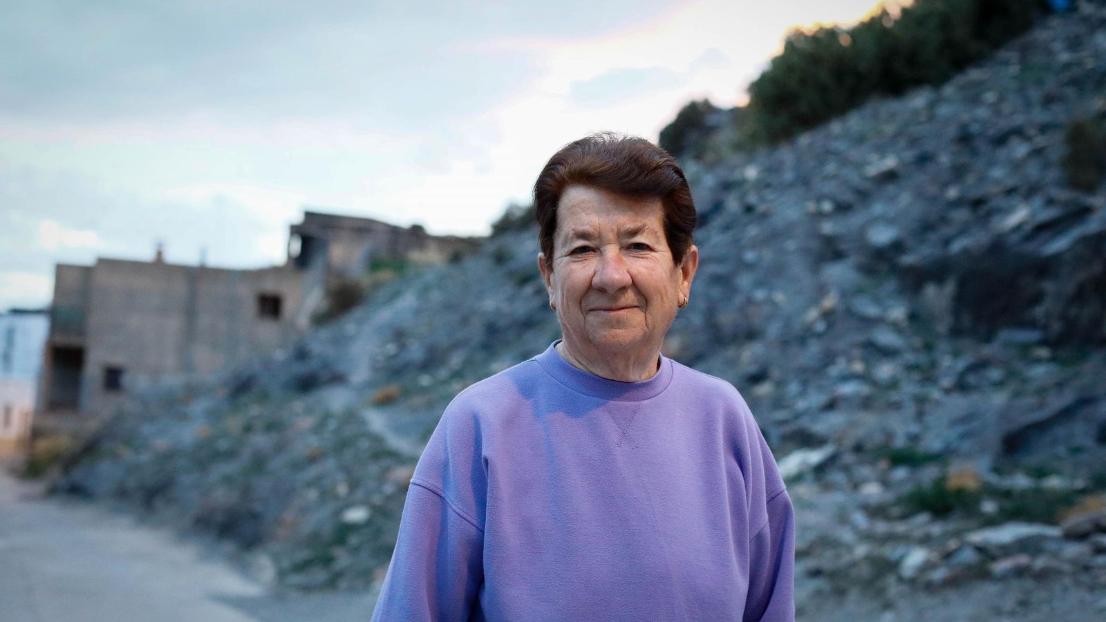 María (vecina de Gérgal) sonríe a cámara.