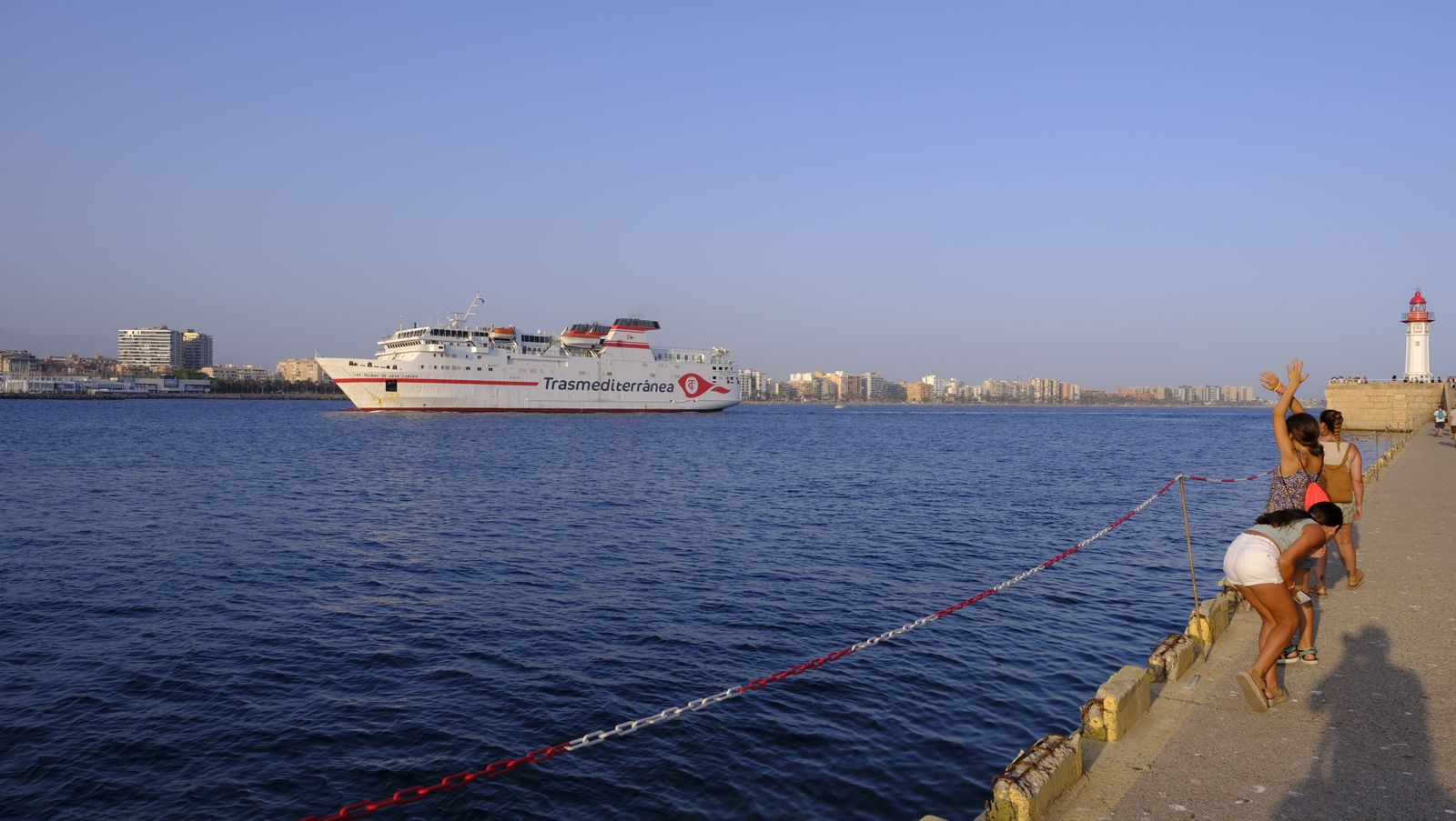 Atardecer en el Faro, organizado por la Autoridad Portuaria de Almería