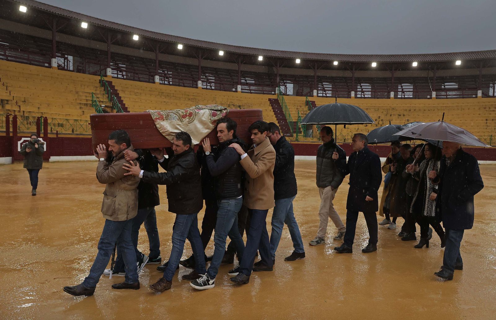Imágenes del último adiós al diestro Carlos Corbacho en La Línea