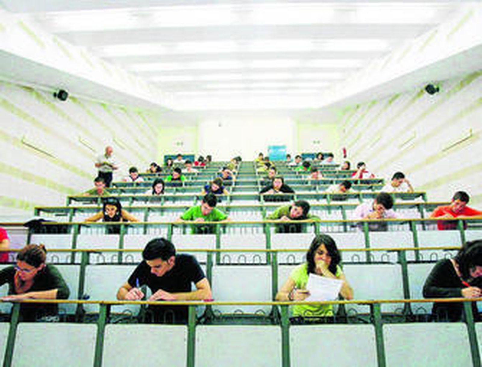 En 2014, casi 700 estudiantes habían agotado su sexta y última convocatoria.