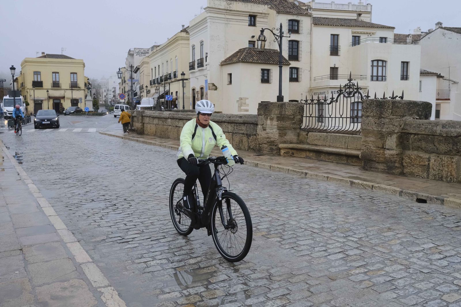 La lluvia y la niebla transforman Ronda, en fotos