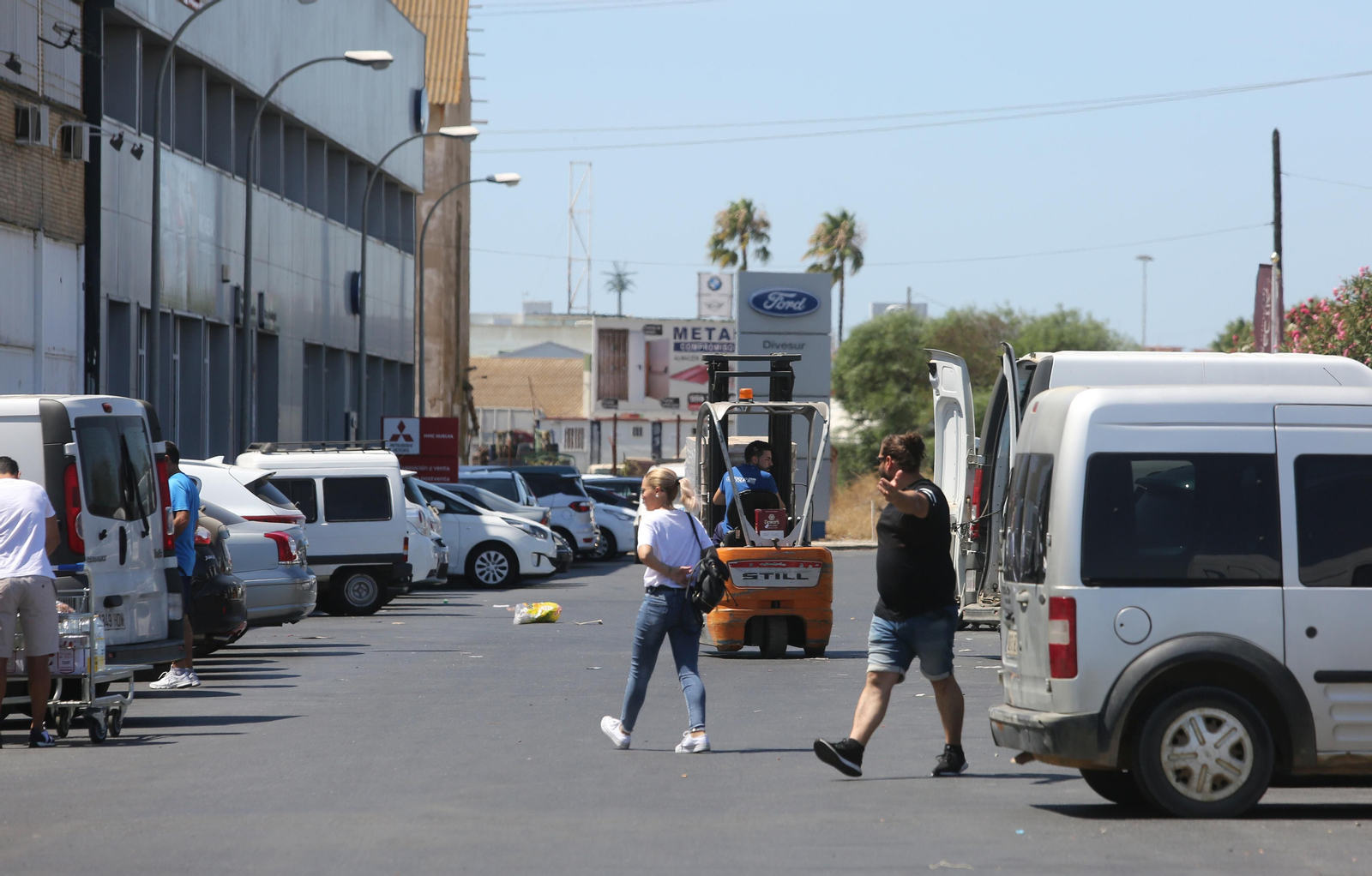 Imágenes de la acumulación de basura en el Polígono San Diego de Huelva