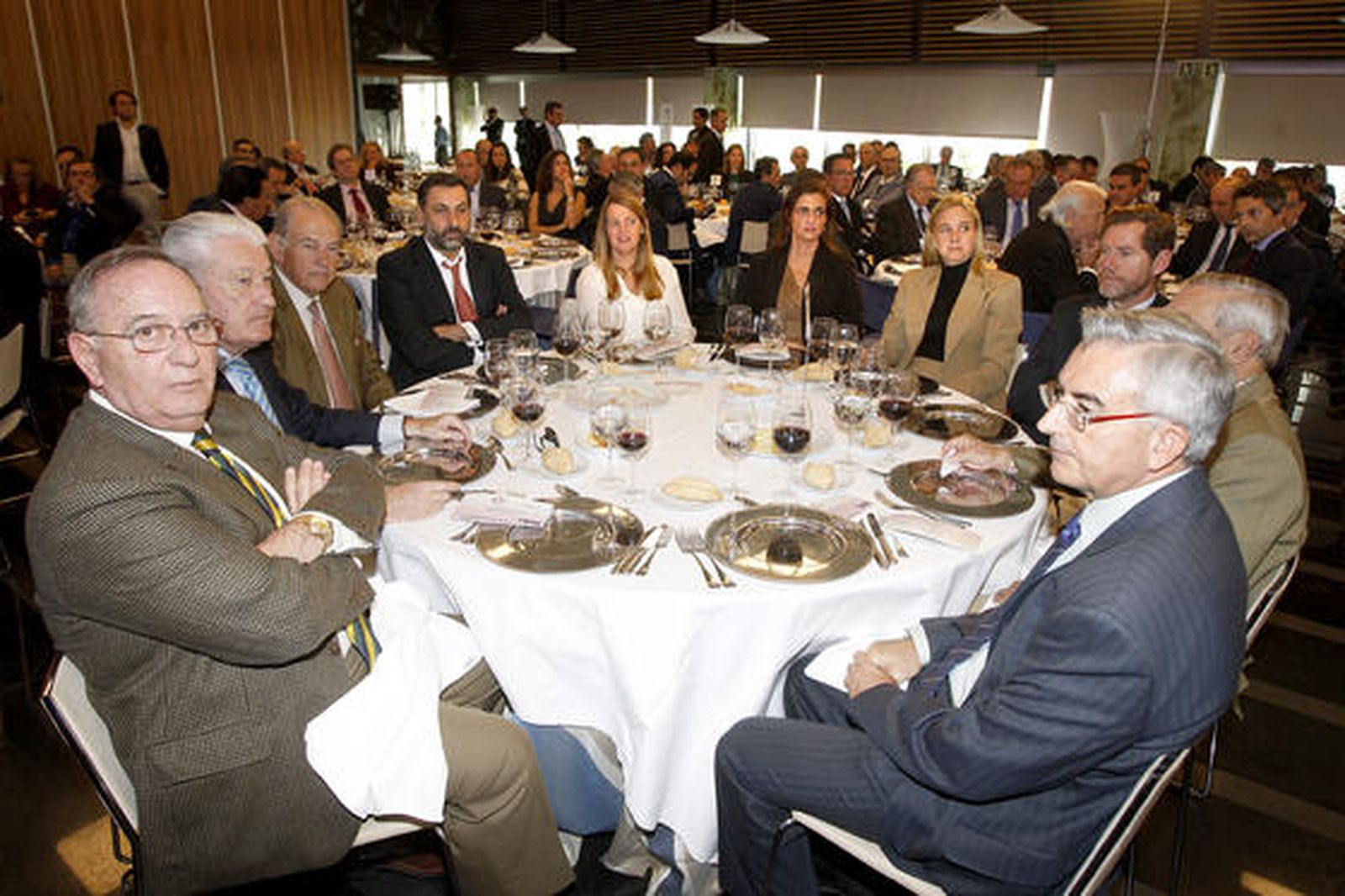 El catedrático de Constitucional Luis García Ruiz, Miguel Nuche, José Bohórquez, Diego Joly, Ángela Benavente, Rosa Joly, Almudena de Arteaga, Daniel González-Aller, José Ramón del Río y José Joaquín León.

Foto: Julio Gonzalez, Lourdes de Vicente y Joaquin Pino