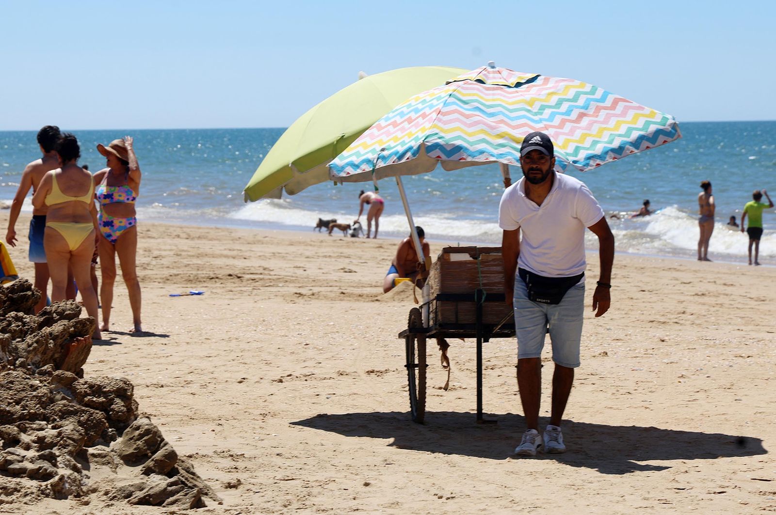 Imágenes de una maravillosa mañana de verano en las playas de la Torre del Loro y Mazagón