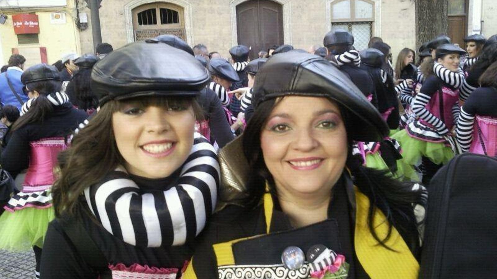 Con su hija Elena en su vuelta al Carnaval con el coro 'Las cacas', de 2012. Con su hija Elena en su vuelta al Carnaval con el coro 'Las cacas', de 2012.