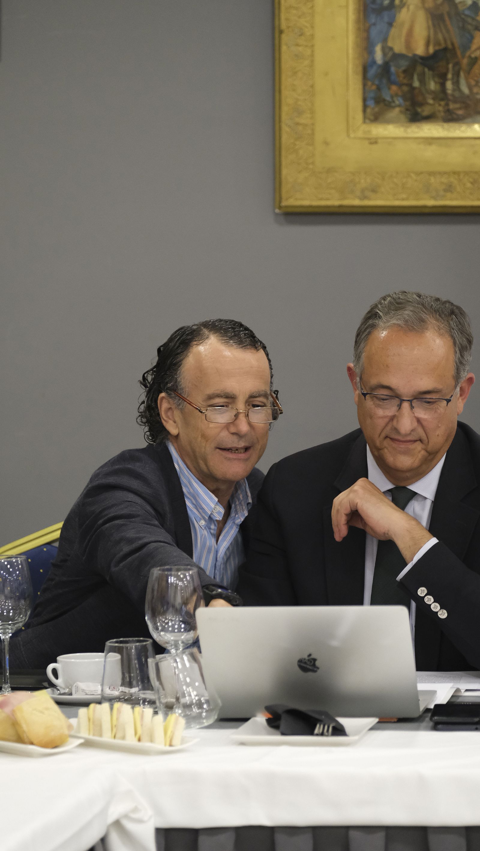 Imágenes sobre el debate del ferrocarril en Almería,  en la campaña electoral andaluza