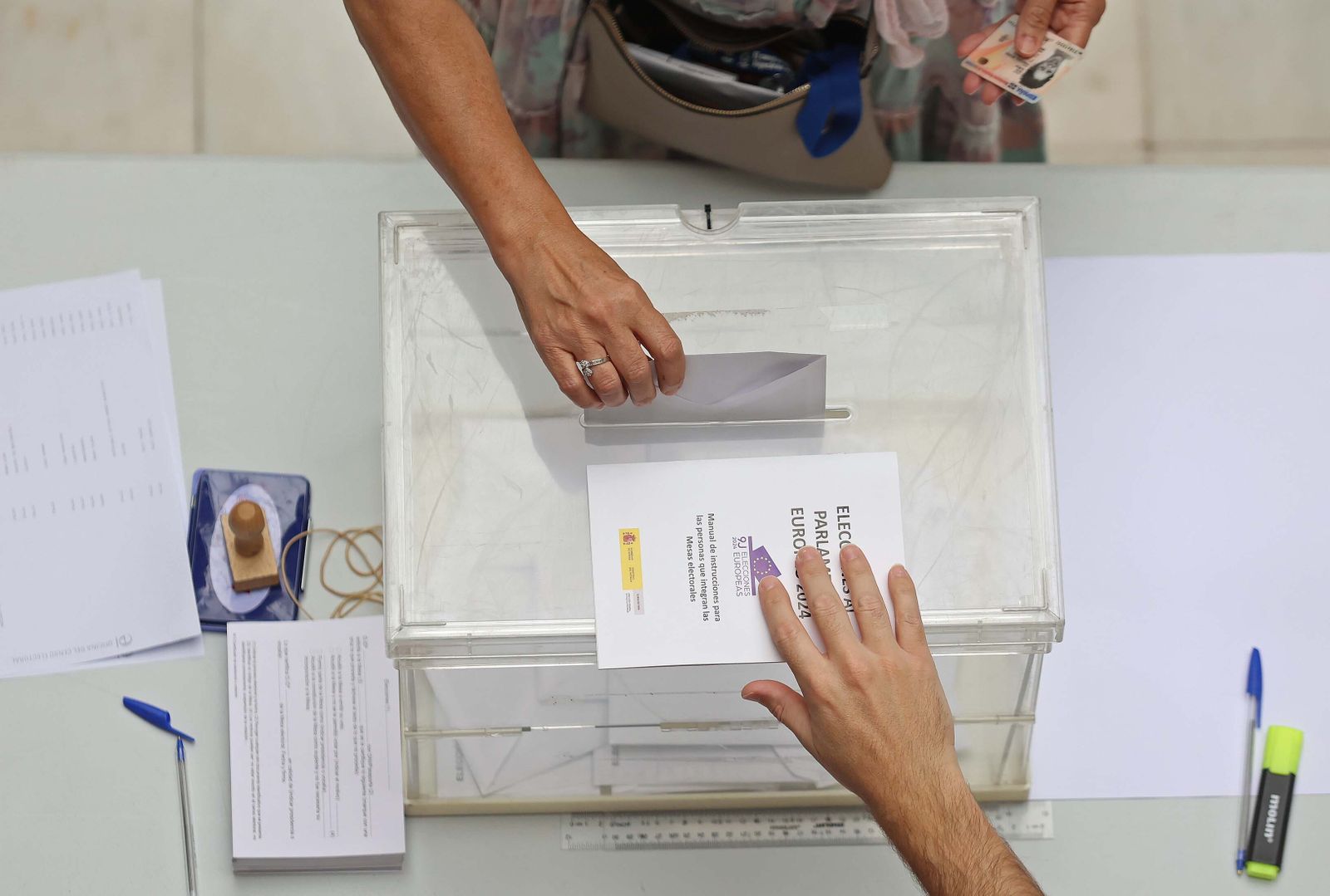 Imágenes de la jornada electoral para el Parlamento Europeo en Algeciras