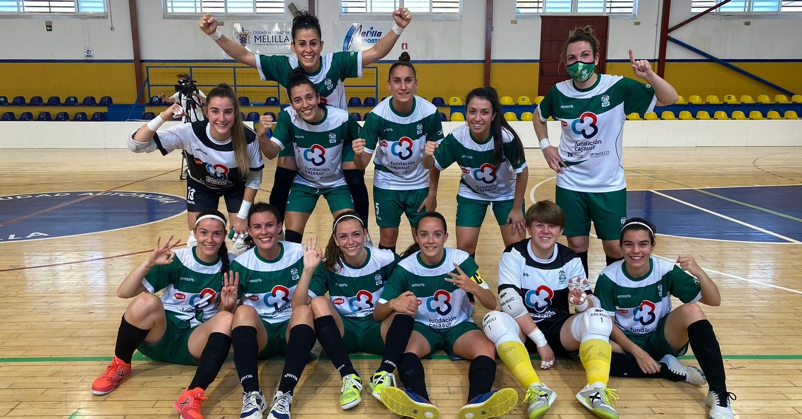 Las chicas del Deportivo Córdoba celebran su victoria en Melilla.