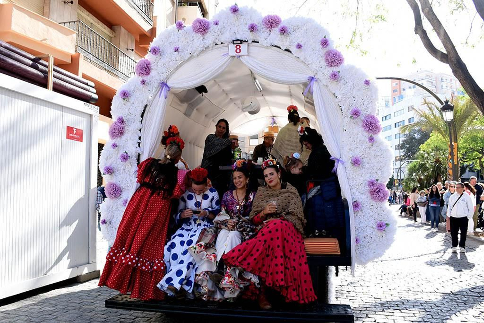 Las mejores imágenes de los peregrinos en la salida de Emigrantes