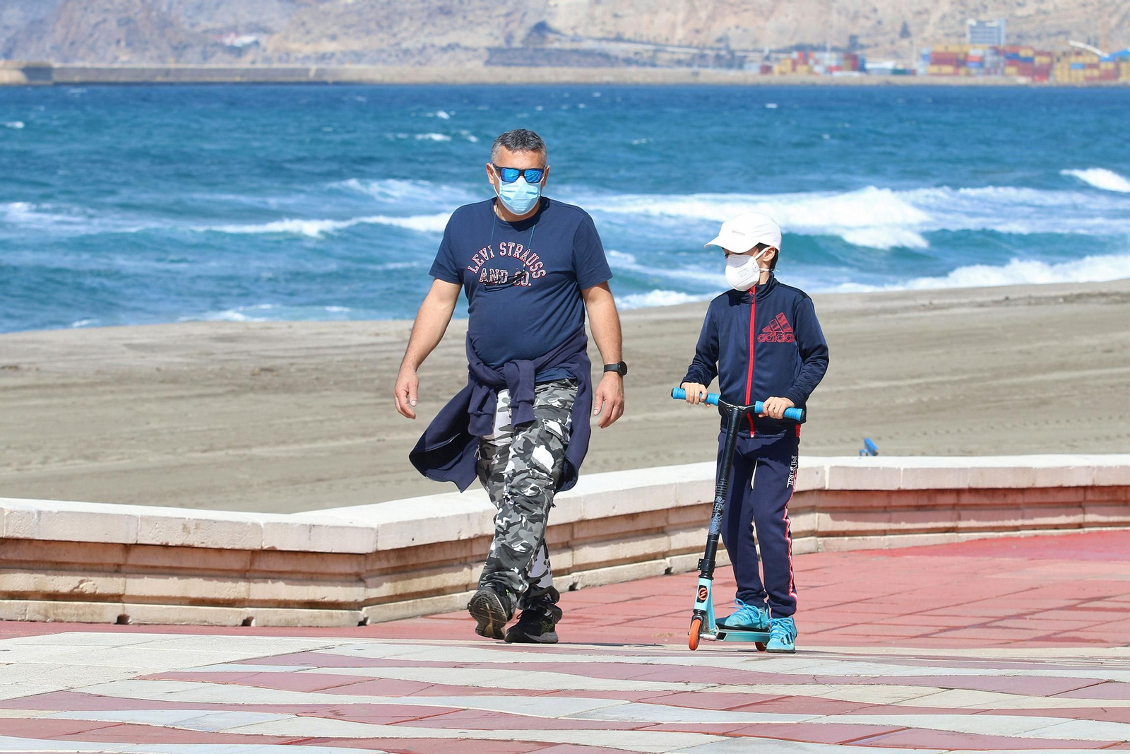 Fotogalería Los niños salen a la calle tras 43 días de confinamiento por coronavirus