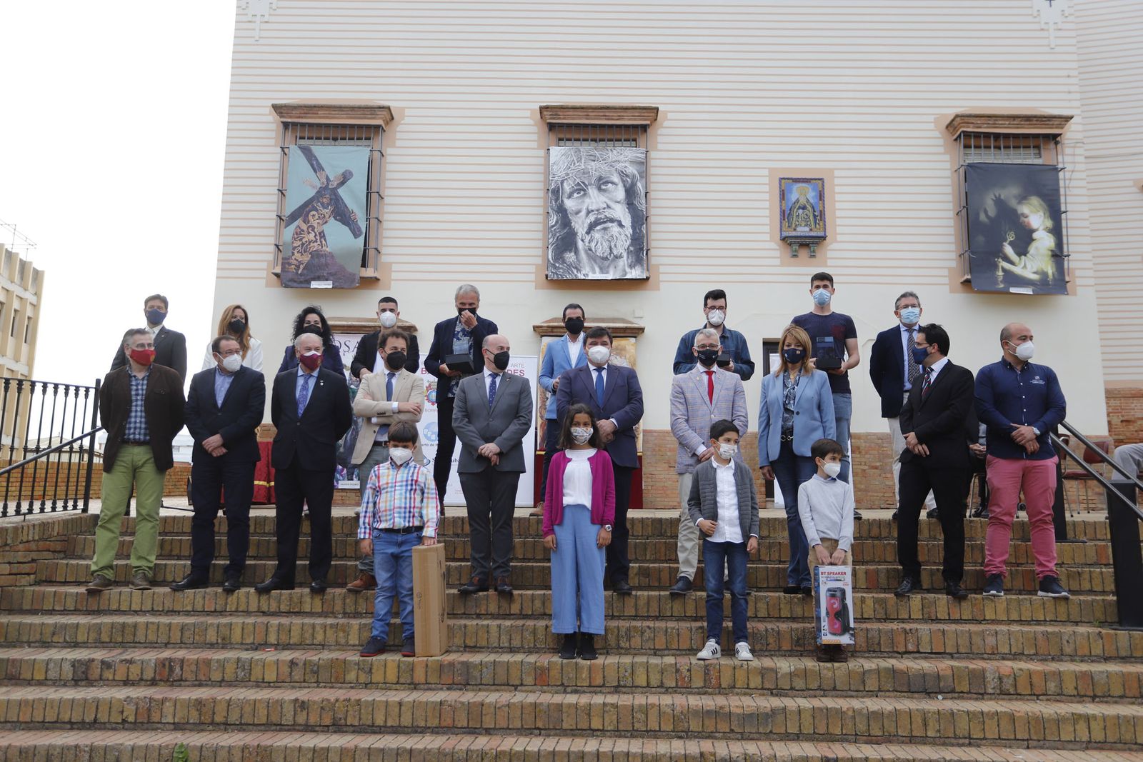 Entrega de los premios del certamen de arte 'Balcones Cofrades' y el concurso escolar de pasos y carteles de Semana Santa 'Ciudad de Huelva'