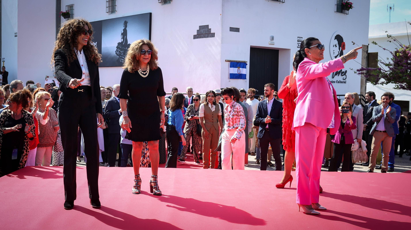 Toda la familia de Lola Flores y muchos famosos en Jerez en la inauguración de su Centro Cultural Toda la familia de Lola Flores y muchos famosos en Jerez en la inauguración de su Centro Cultural