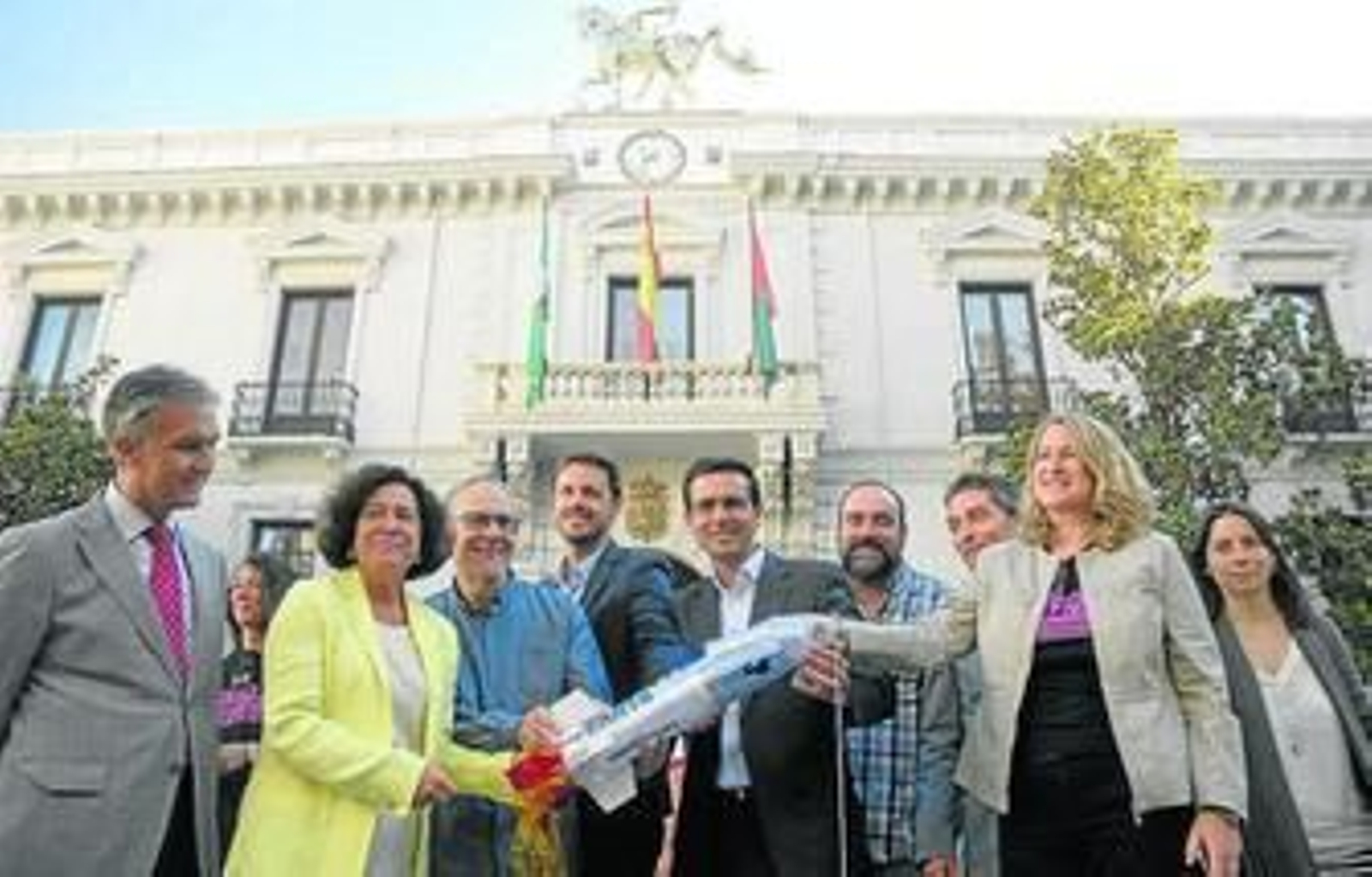 A la presentación asistieron la rectora de la Universidad, Pilar Aranda y José Manuel Vilchez del Instituto de Astrofísica.