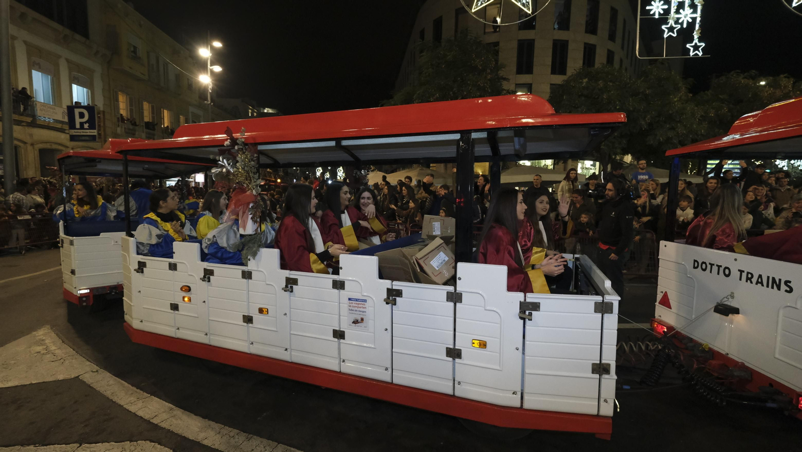 Imágenes de la Cabalgata de los Reyes Magos en Almería