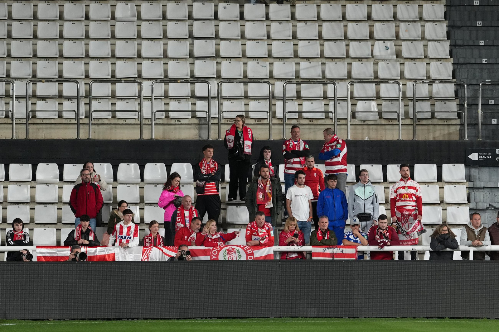 Las imágenes del partido entre el Burgos y el Granada CF