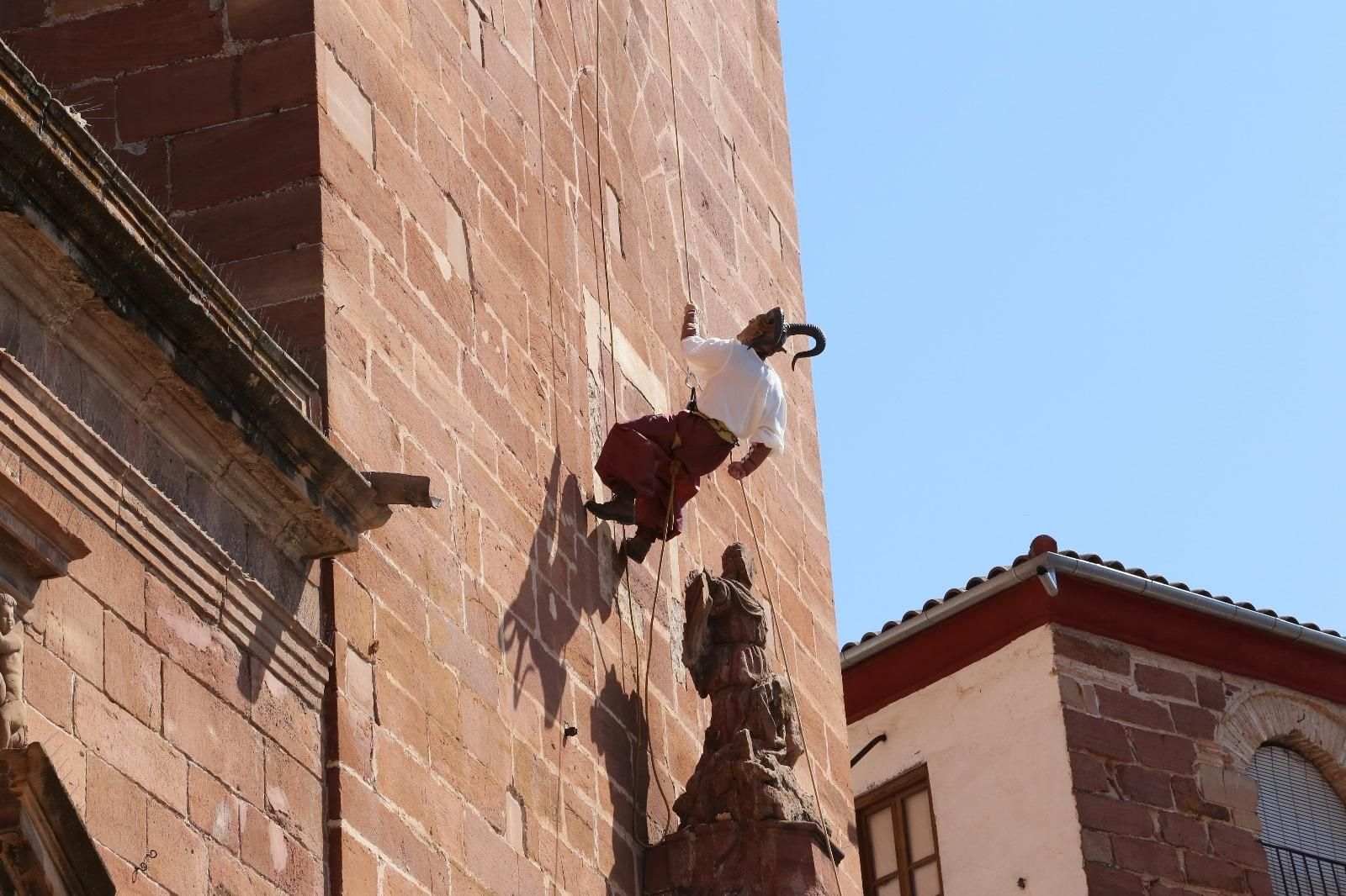 Las mejores imágenes de la fiesta de la Diablilla en Montoro: sustos, diversión y un espectacular tobogán gigante