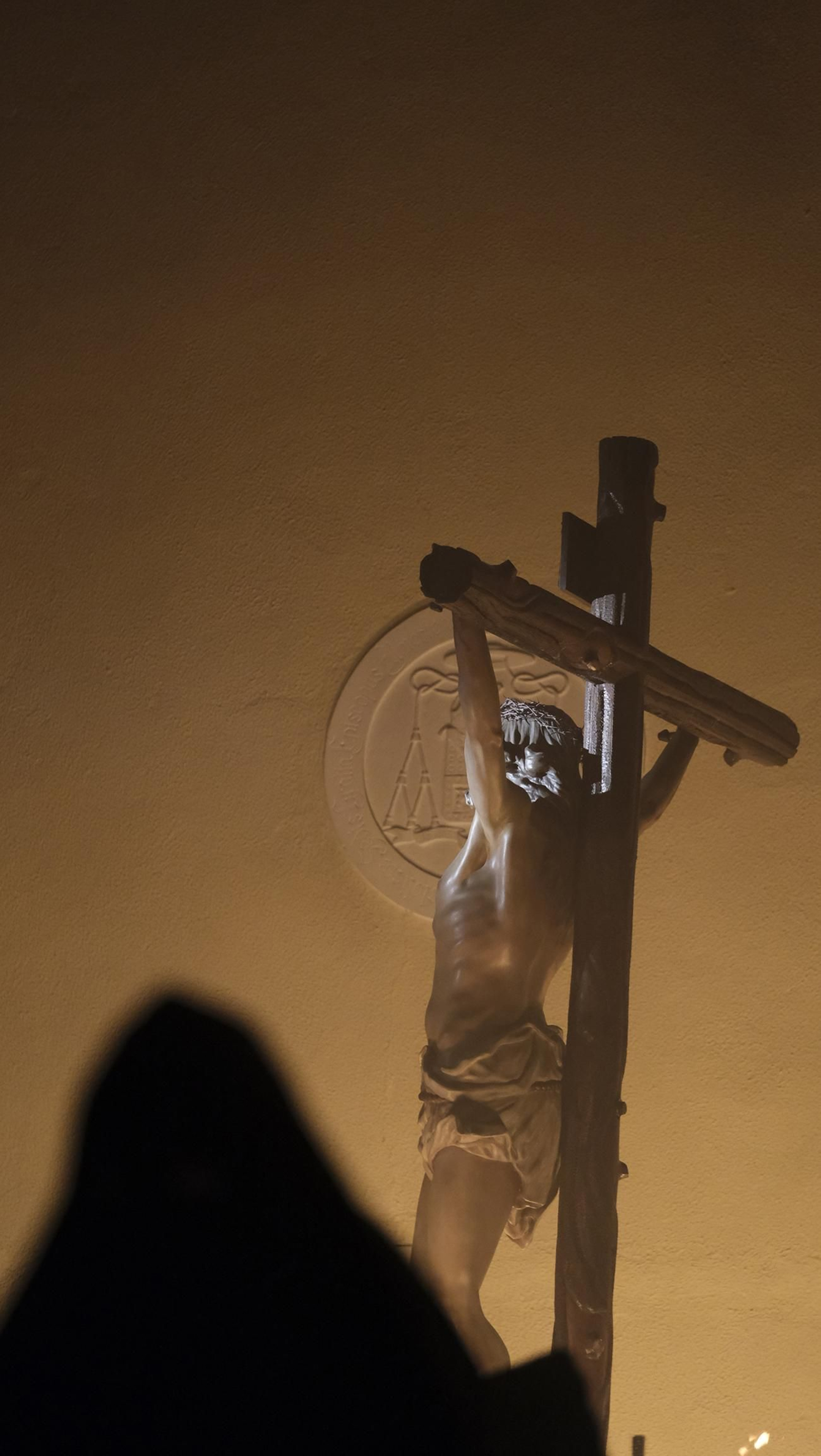 Procesión del Perdón en Almería, en imágenes