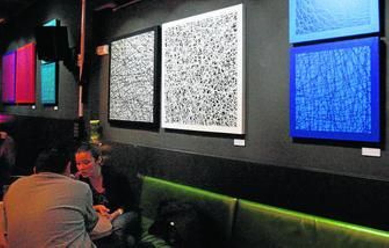 Imagen de algunas de las obras expuestas ayer en La Tetería de La Línea.