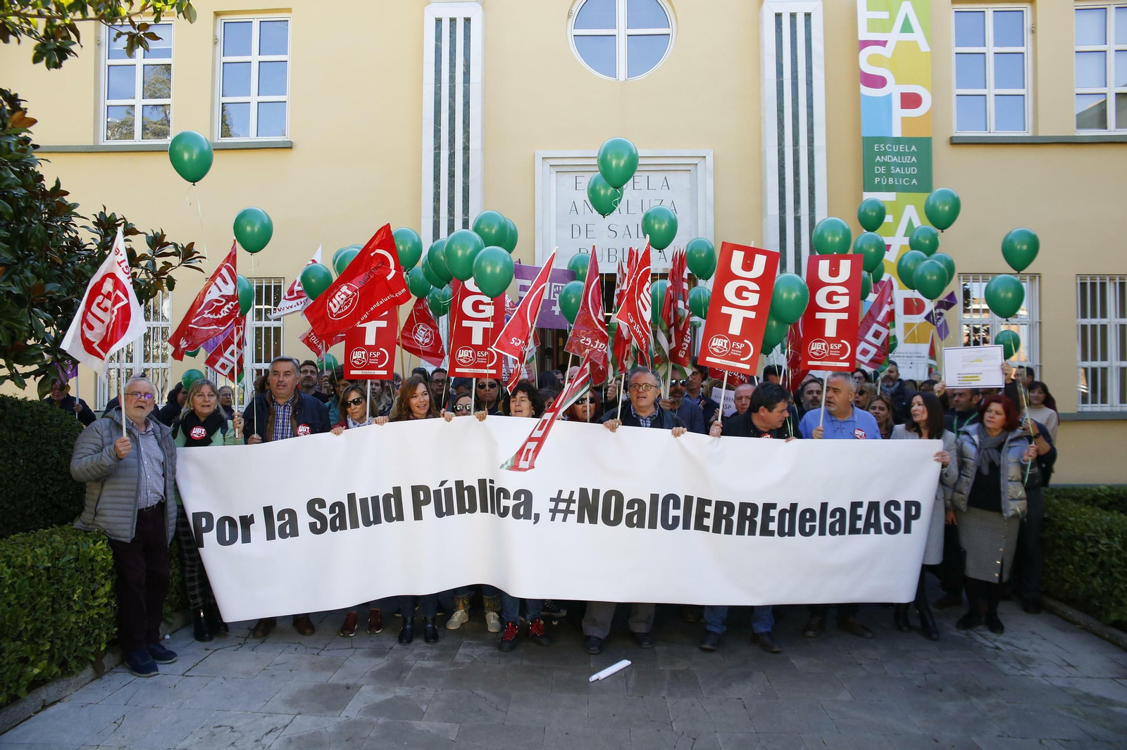 El PP-A y Cs se abstienen en la moción del PSOE que carga contra "el cierre" de la Escuela de Salud Pública