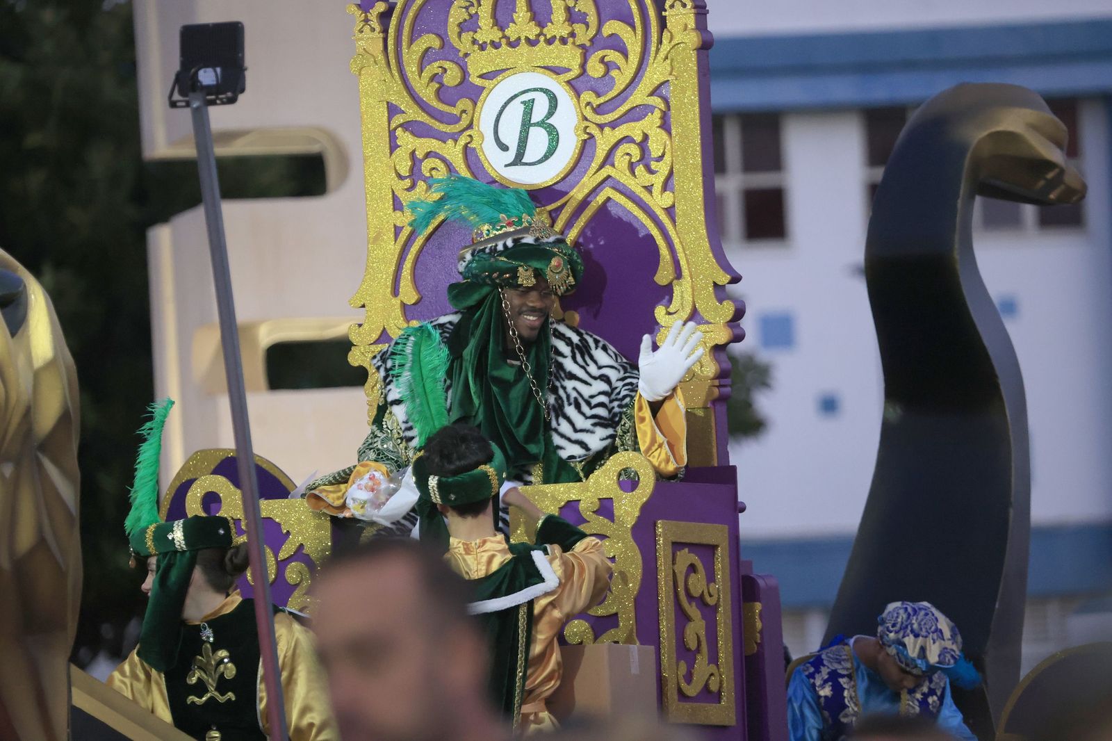 Búscate en las fotos de la cabalgata de Reyes Magos 2026 en La Línea