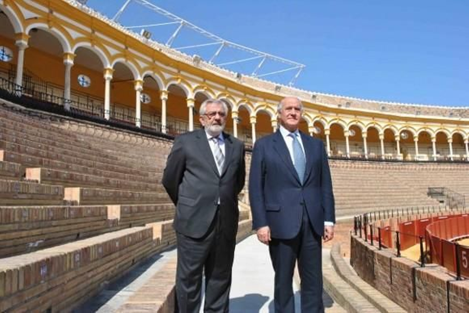 Carteles lastrados nuevamente por las ausencias de figuras