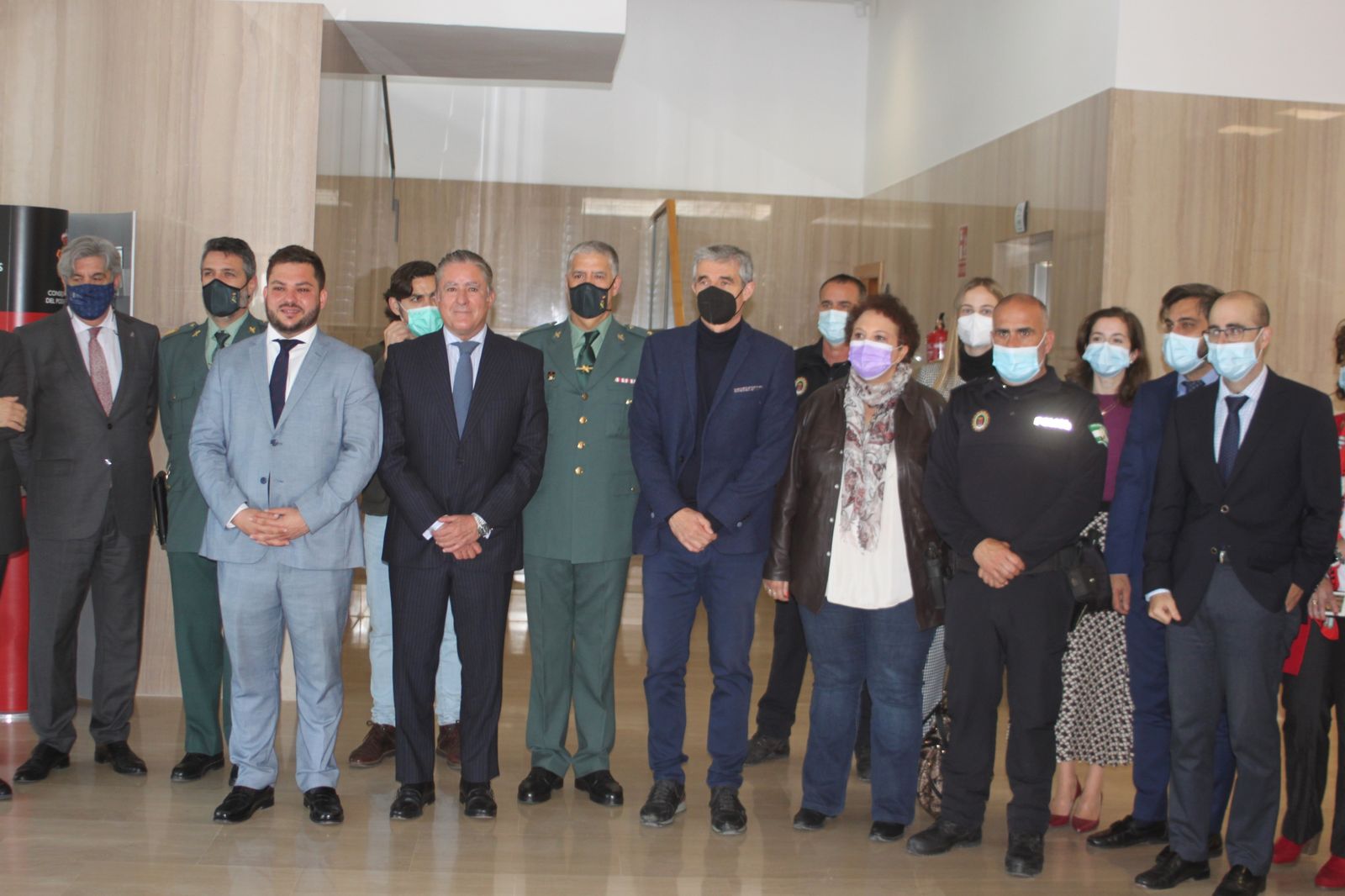 Autoridades políticas, judiciales y policiales durante la inauguración de las instalaciones.