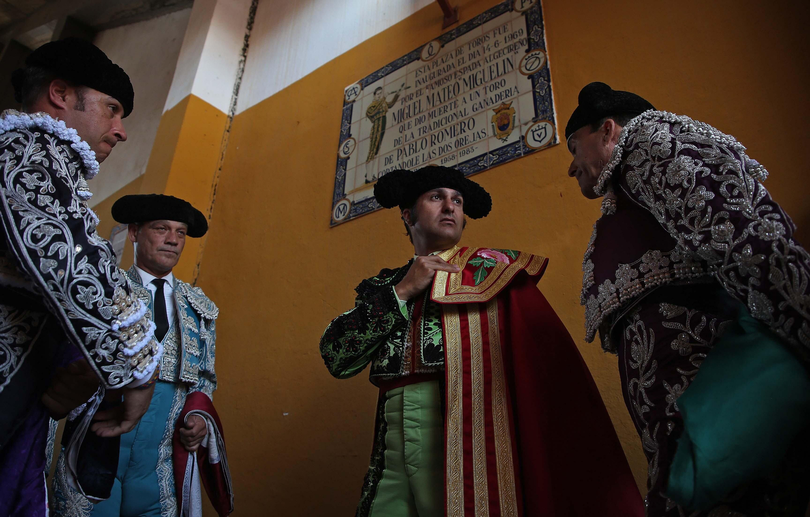 Fotos de la corrida del viernes de la Feria Taurina de Algeciras 2023: Morante de la Puebla, Emilio de Justo y David Galván