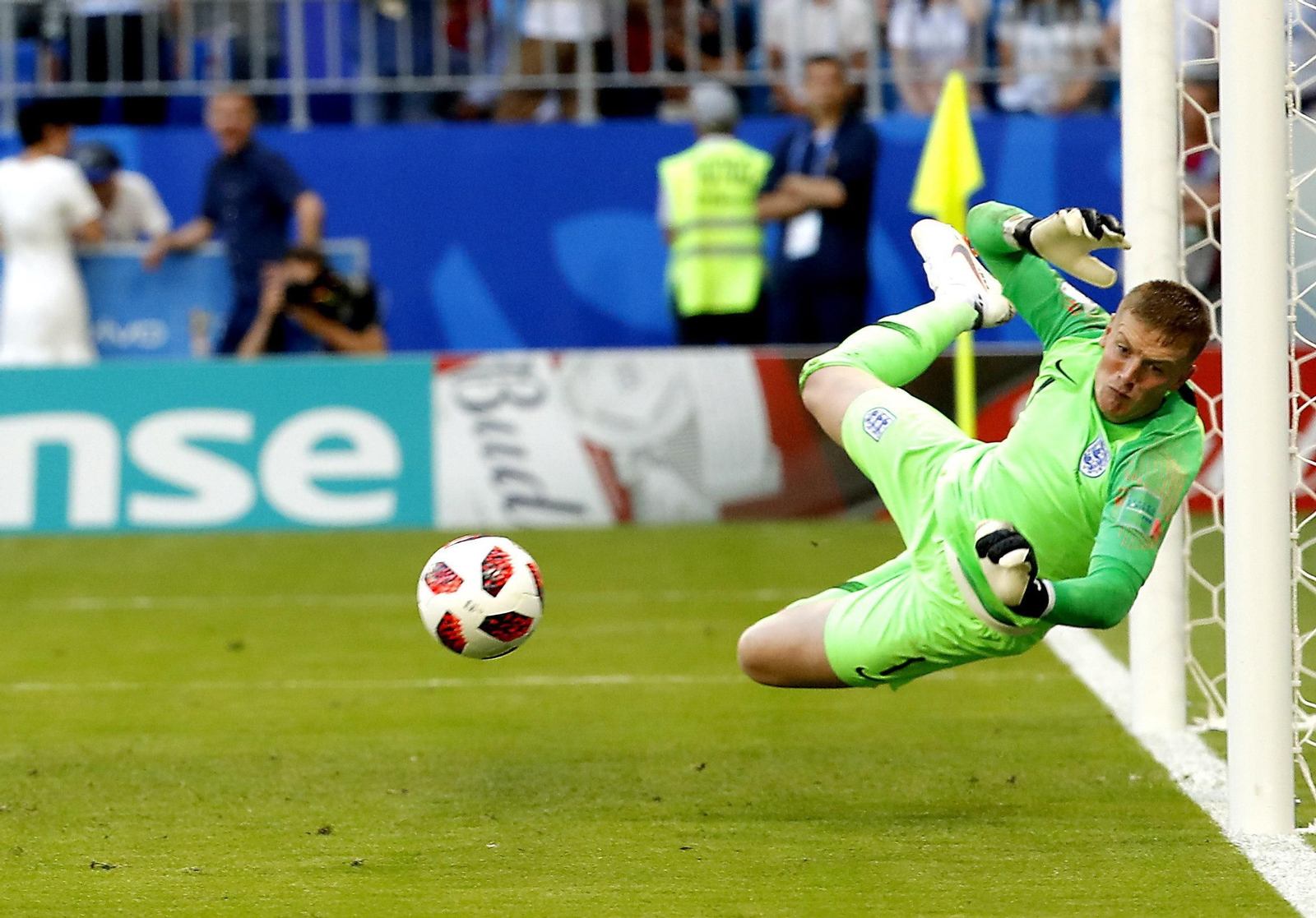 Jordan Pickford, en una de sus intervenciones ante los suecos.