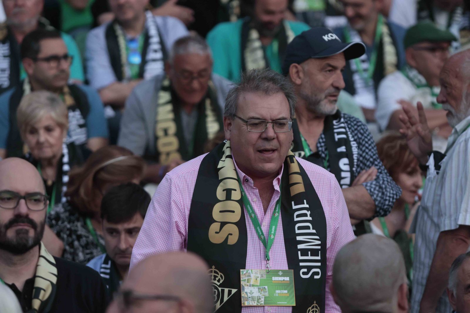 Búscate en el acto Siempre Verdiblancos