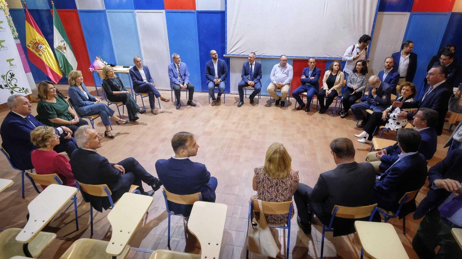 Encuentro de la ministra con la comunidad educativa y empresarios de la zona