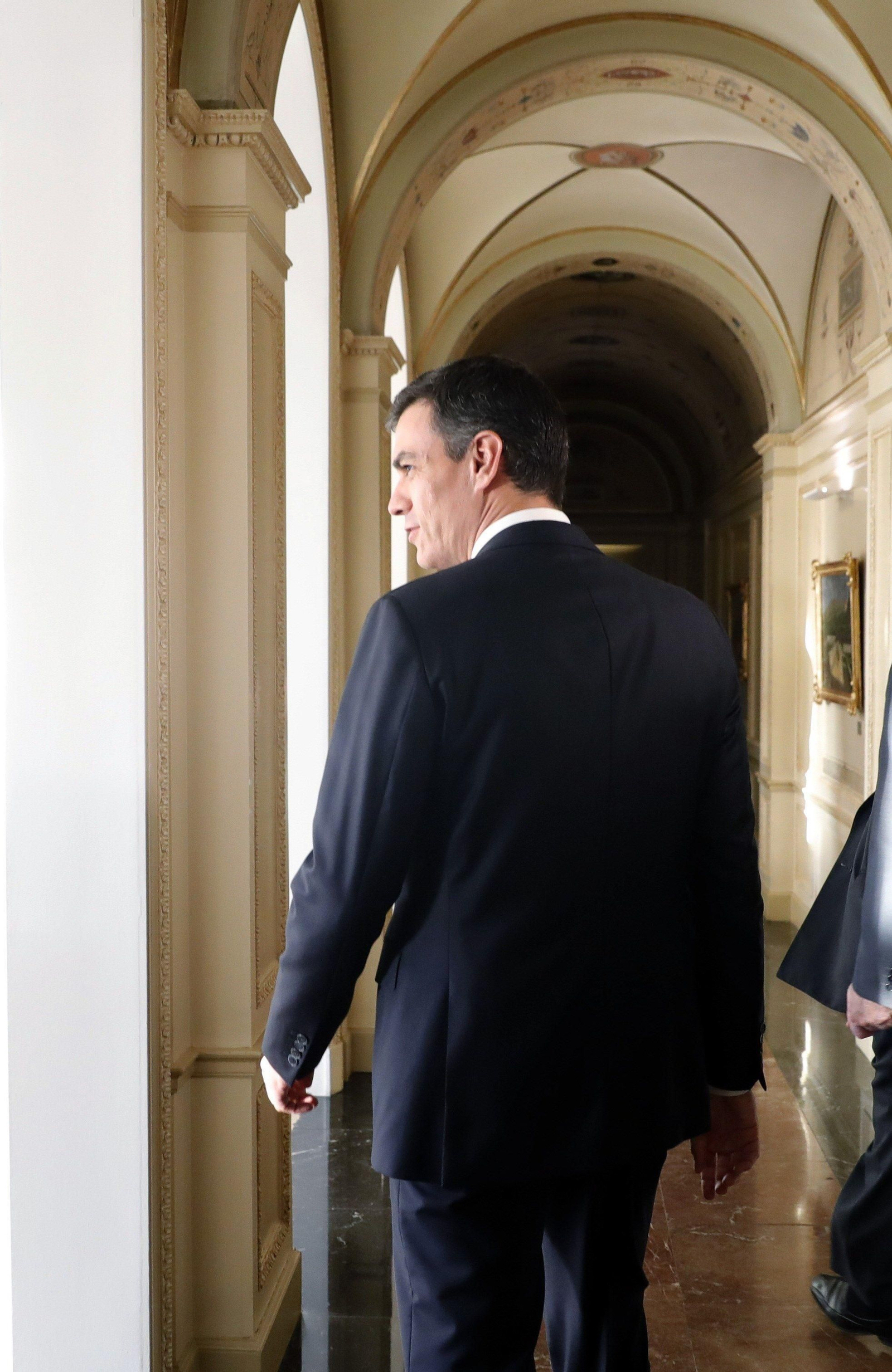 La primera entrevista de Pedro Sánchez como presidente, en imágenes