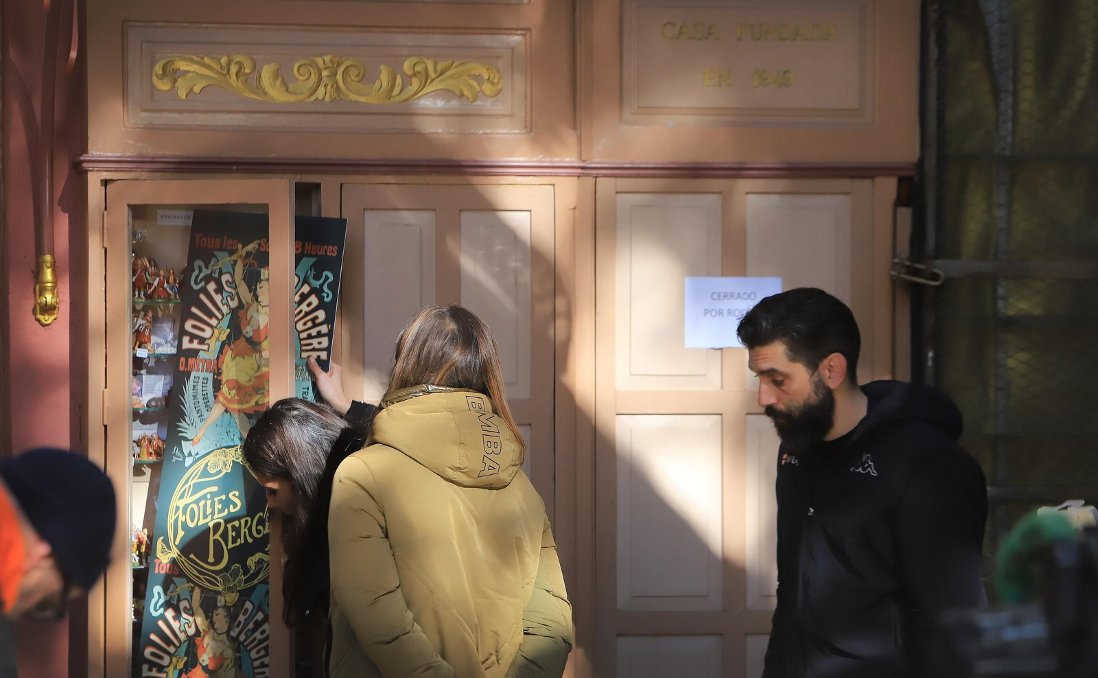 Montaje de los escenarios para el rodaje de la serie `Young Sherlock´ en Jerez