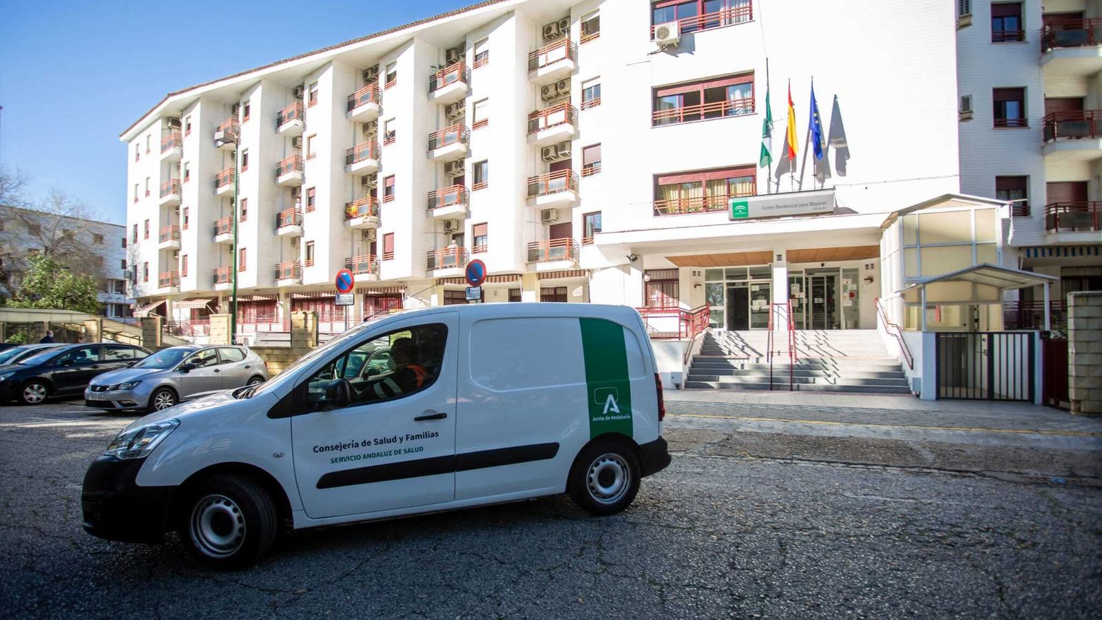 El vehículo de la Junta que ha trasladado las dosis.