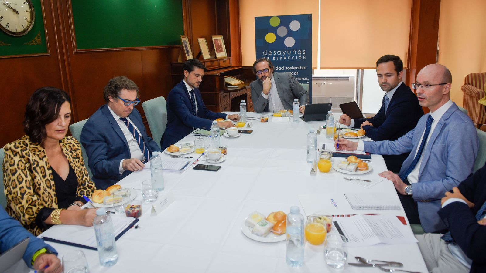 Un momento del desayuno en el que los cargos públicos tuvieron el protagonismo.