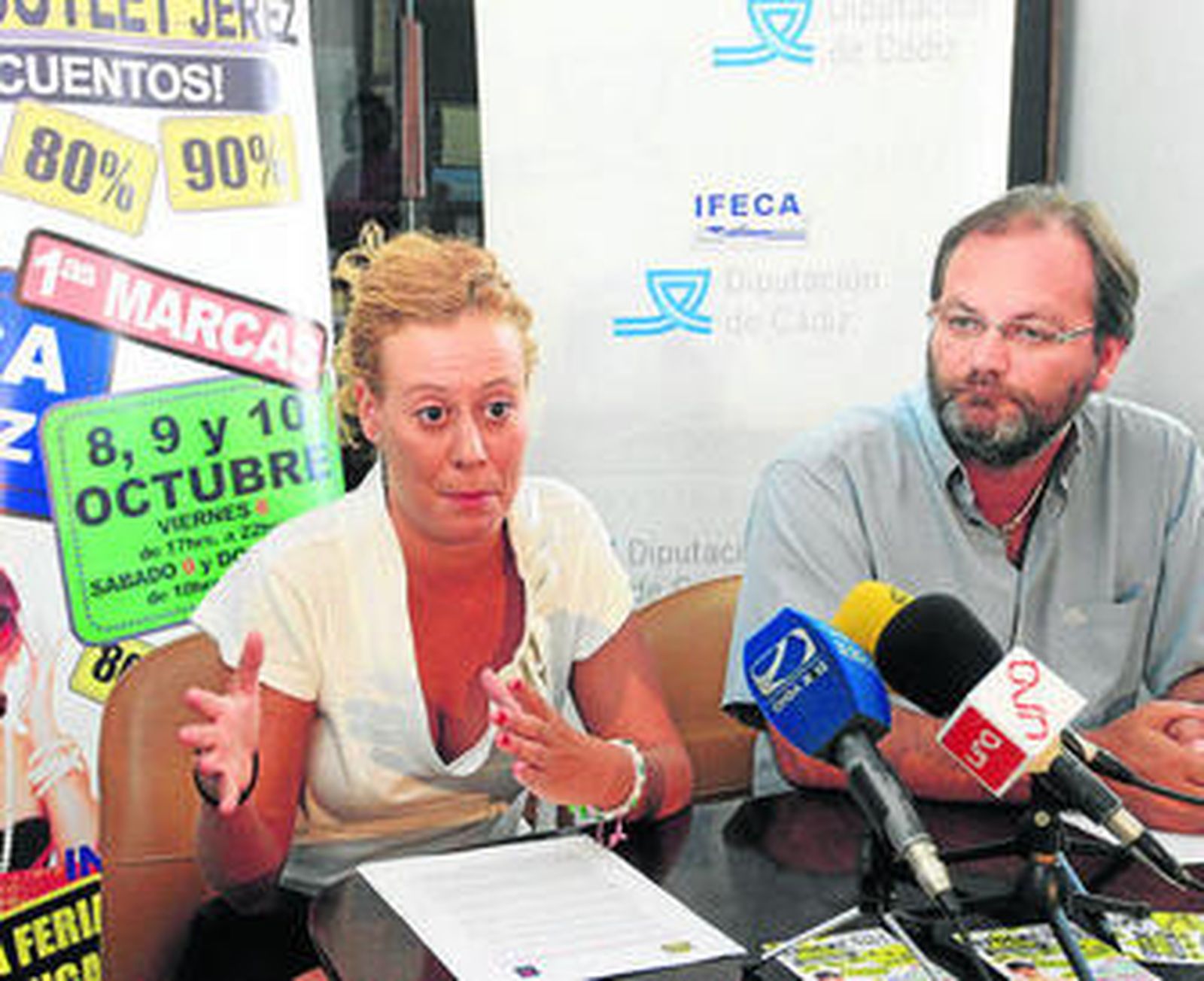 Teresa Castroviejo y el director de Ifeca, Jaime Castro, ayer durante la presentación de la feria.